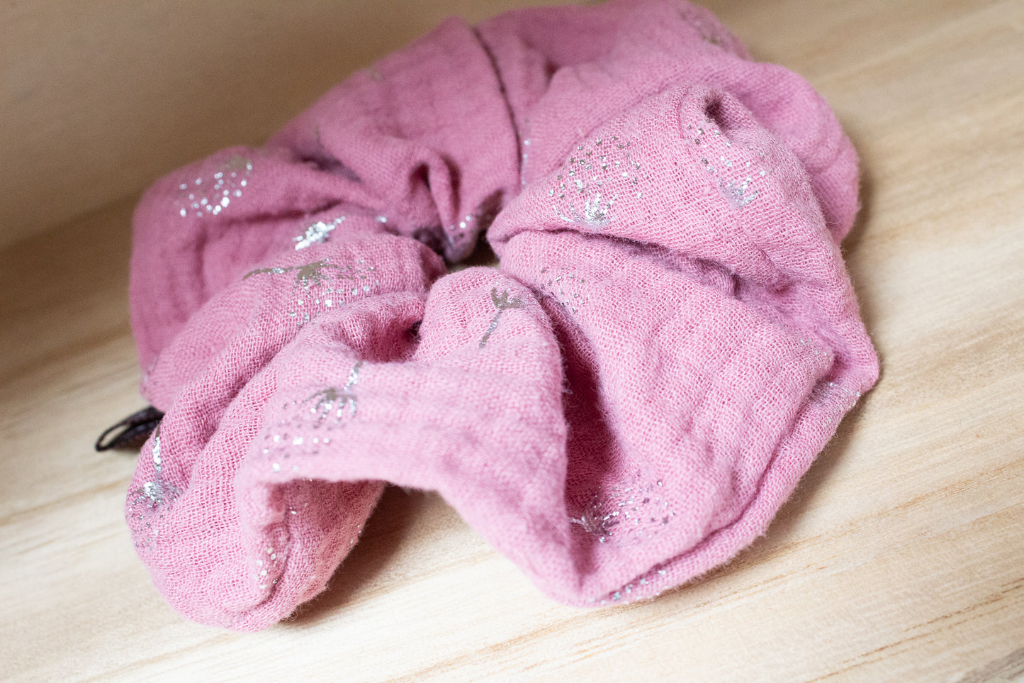 Haargummi Scrunchie aus hochwertigen Musselin handmade in Deutschland