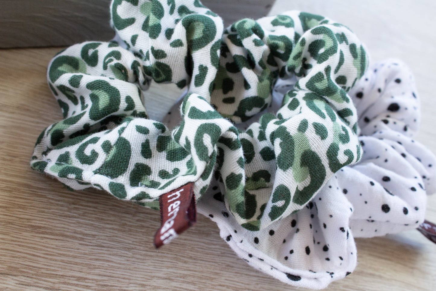 Haargummi Scrunchie aus hochwertigen Musselin handmade in Deutschland