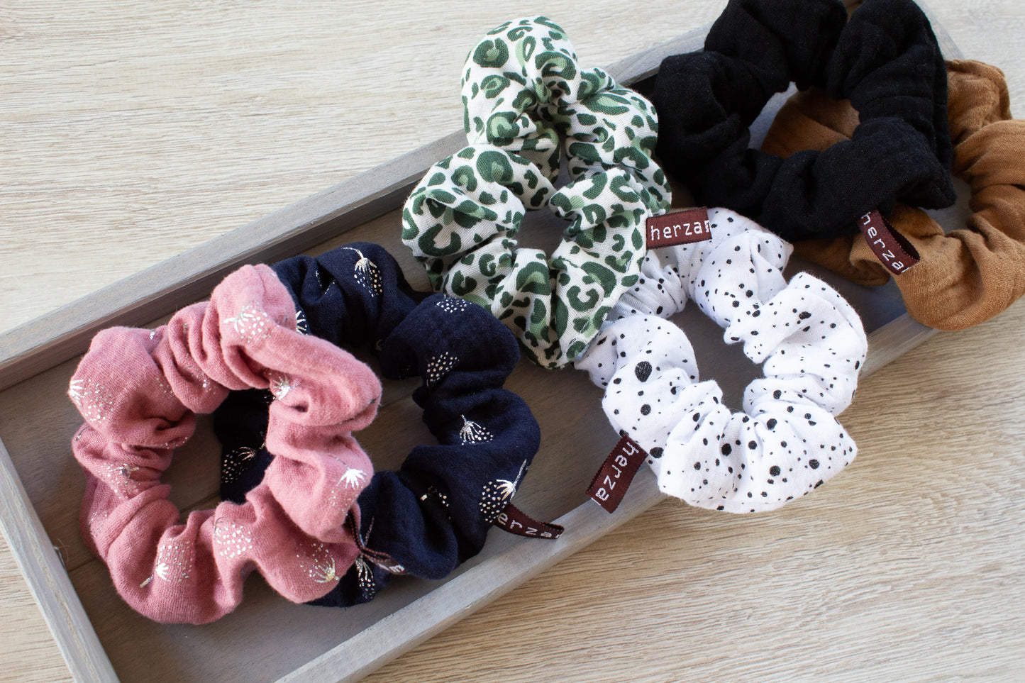 Haargummi Scrunchie aus hochwertigen Musselin handmade in Deutschland