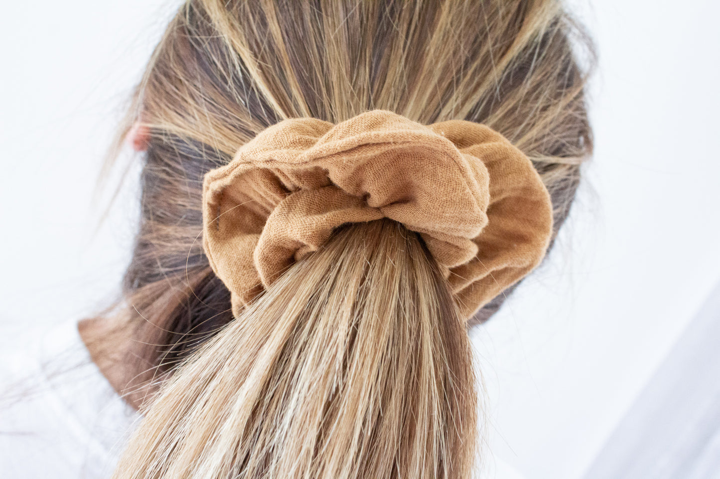 Haargummi Scrunchie aus hochwertigen Musselin handmade in Deutschland