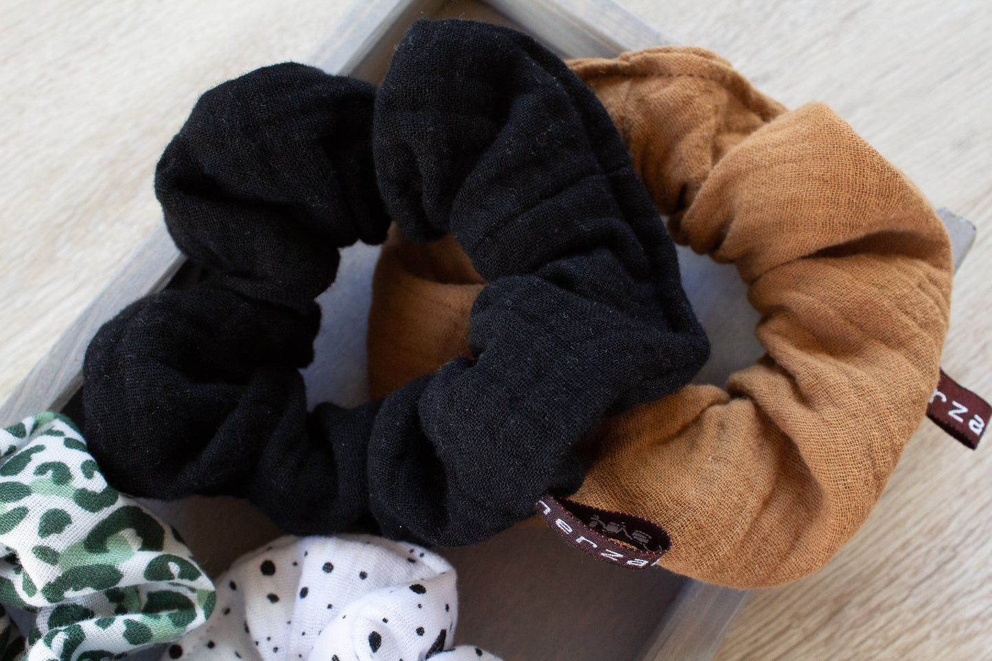 Haargummi Scrunchie aus hochwertigen Musselin handmade in Deutschland