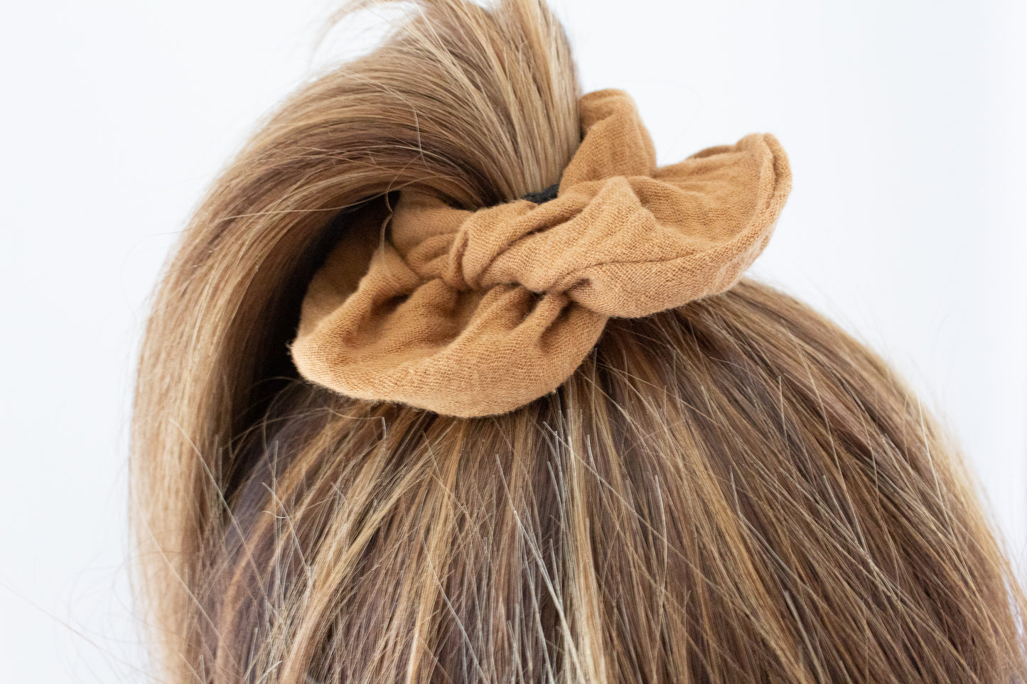 Haargummi Scrunchie aus hochwertigen Musselin handmade in Deutschland