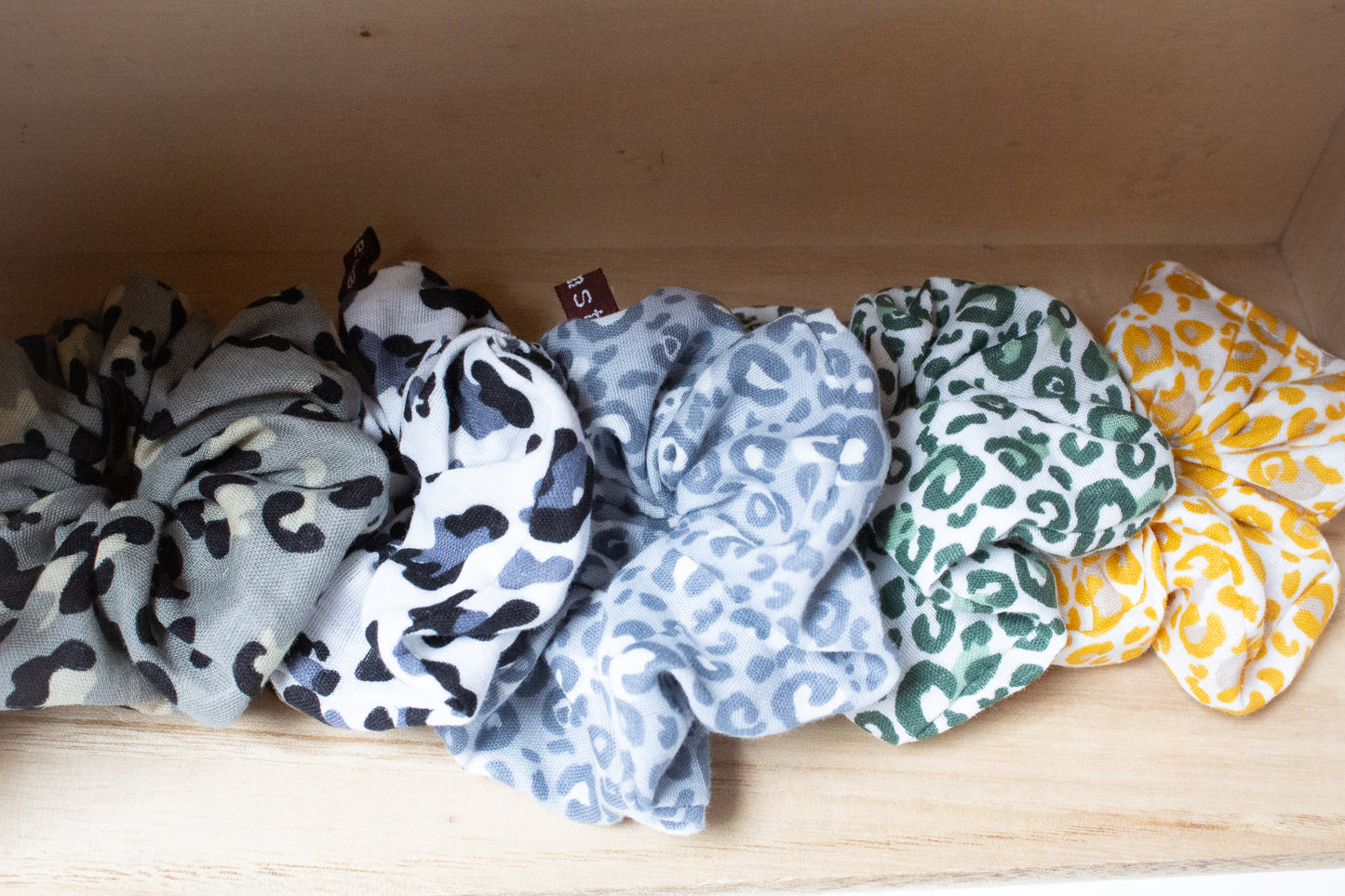 Haargummi Scrunchie aus hochwertigen Musselin handmade in Deutschland