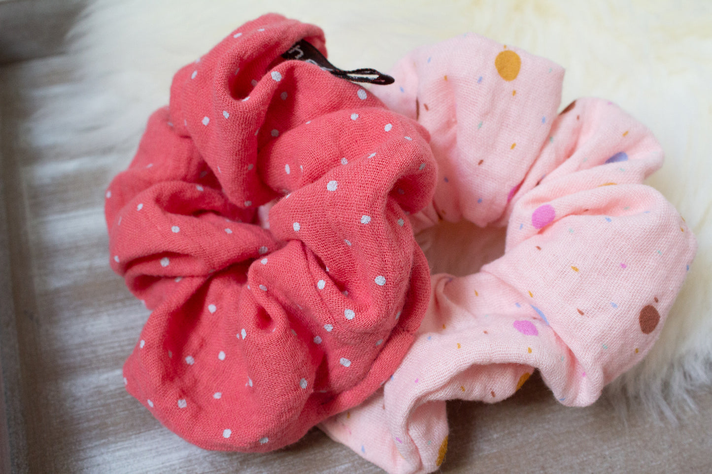 Haargummi Scrunchie aus hochwertigen Musselin handmade in Deutschland