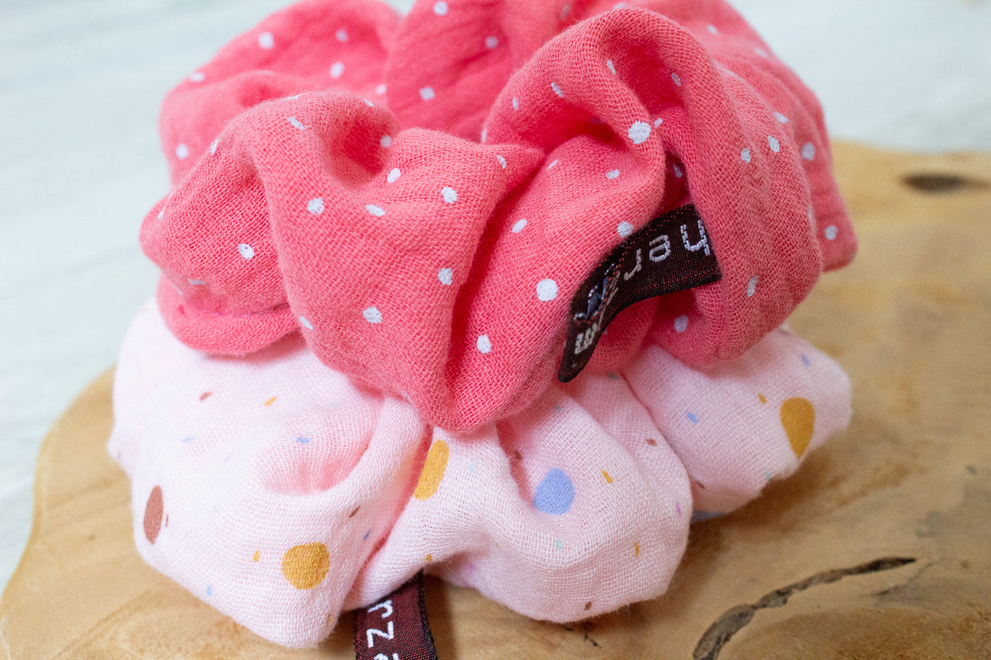 Haargummi Scrunchie aus hochwertigen Musselin handmade in Deutschland