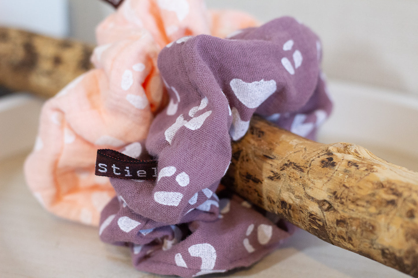 Haargummi Scrunchie aus hochwertigen Musselin handmade in Deutschland