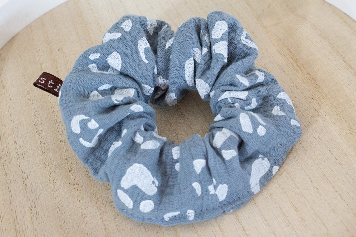 Haargummi Scrunchie aus hochwertigen Musselin handmade in Deutschland