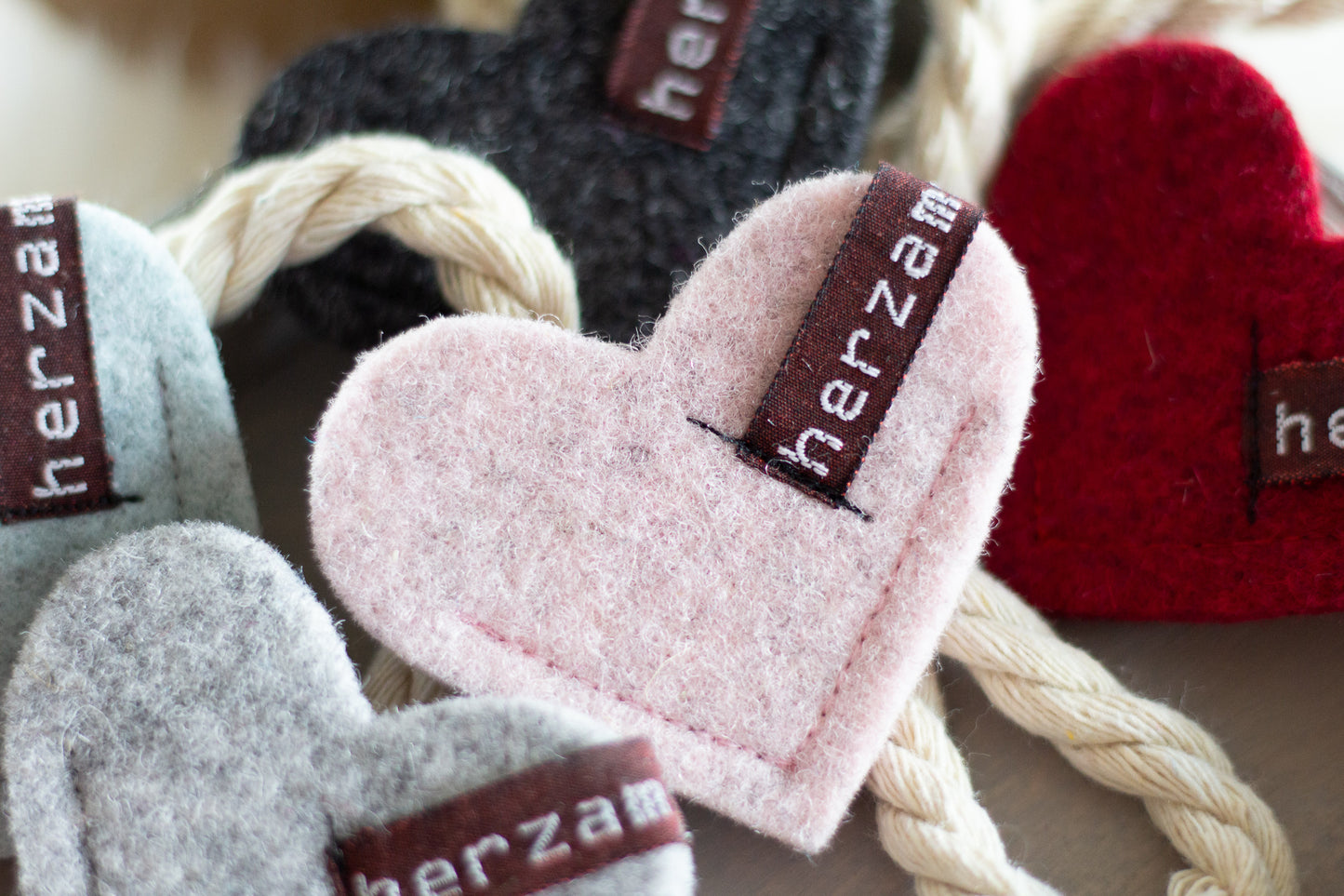 Lesezeichen rosa Herz zum Aufstecken aus hochwertigen Wollfilz handgenäht in Deutschland