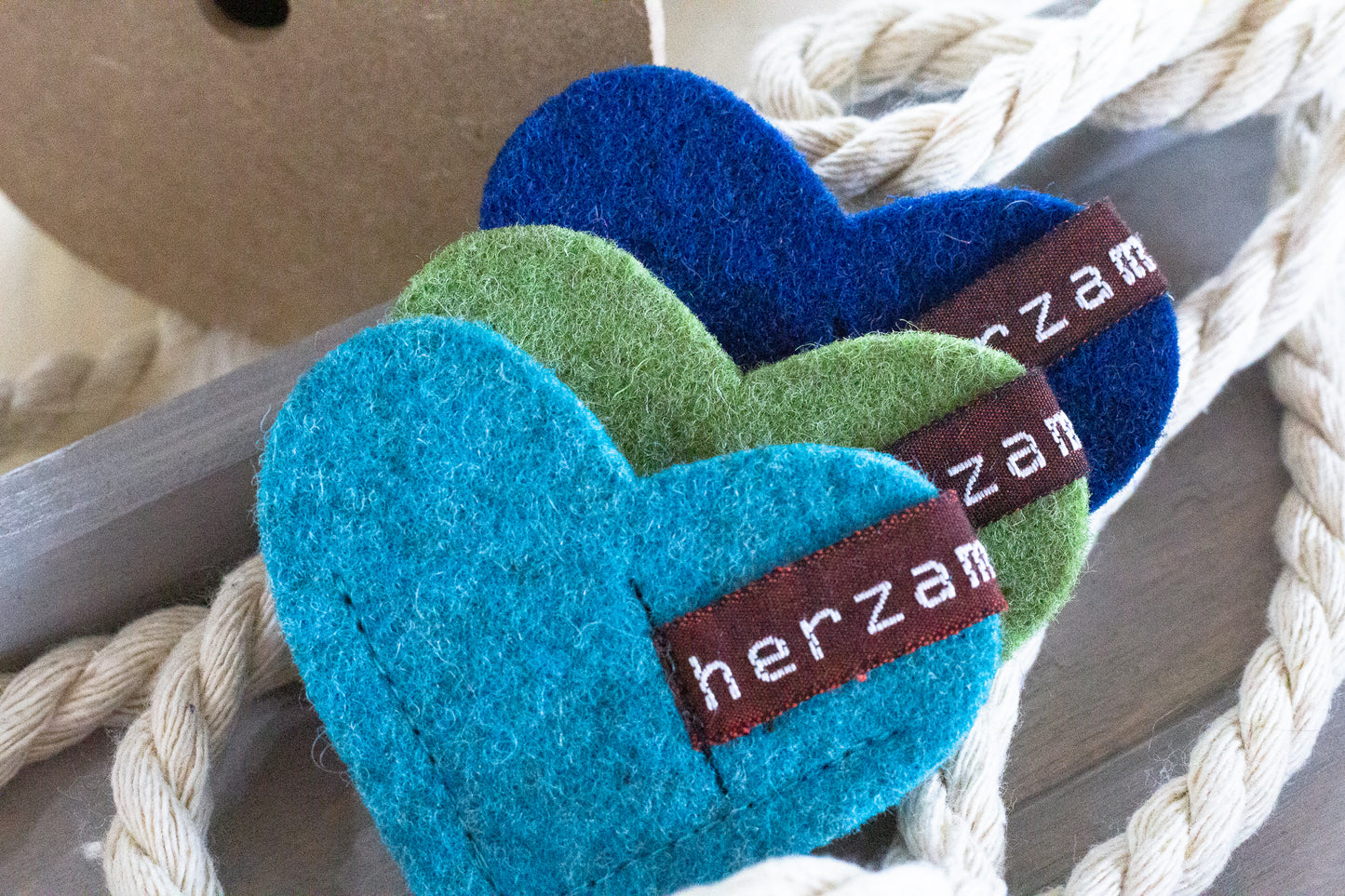 Lesezeichen türkis Herz zum Aufstecken aus hochwertigen Wollfilz handgenäht in Deutschland