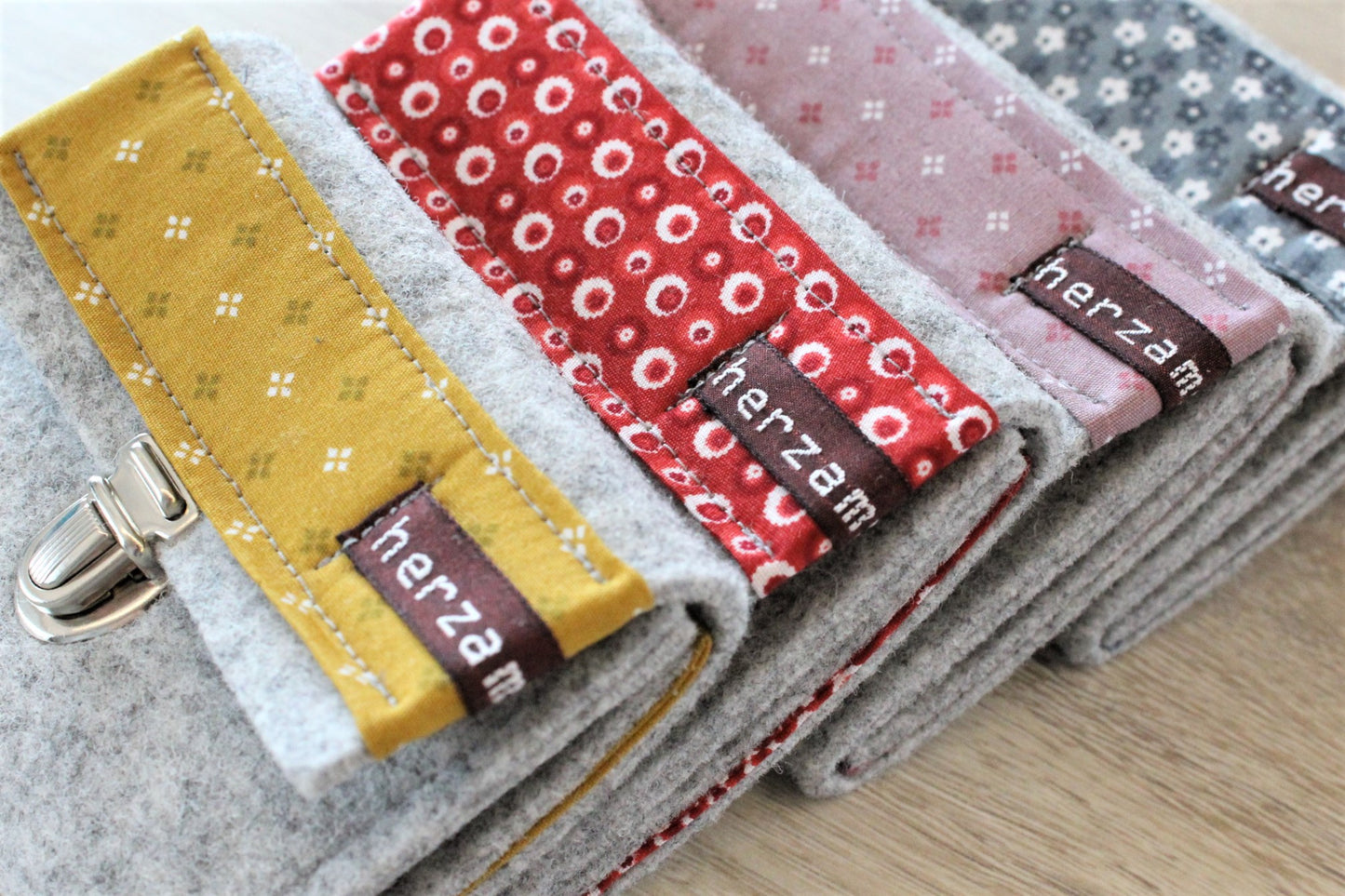 Liebevoll handgenähte Geldbörse aus besonders hochwertigen Wollfilz mit viel Liebe für Dich einzigartig angefertigt in Deutschland