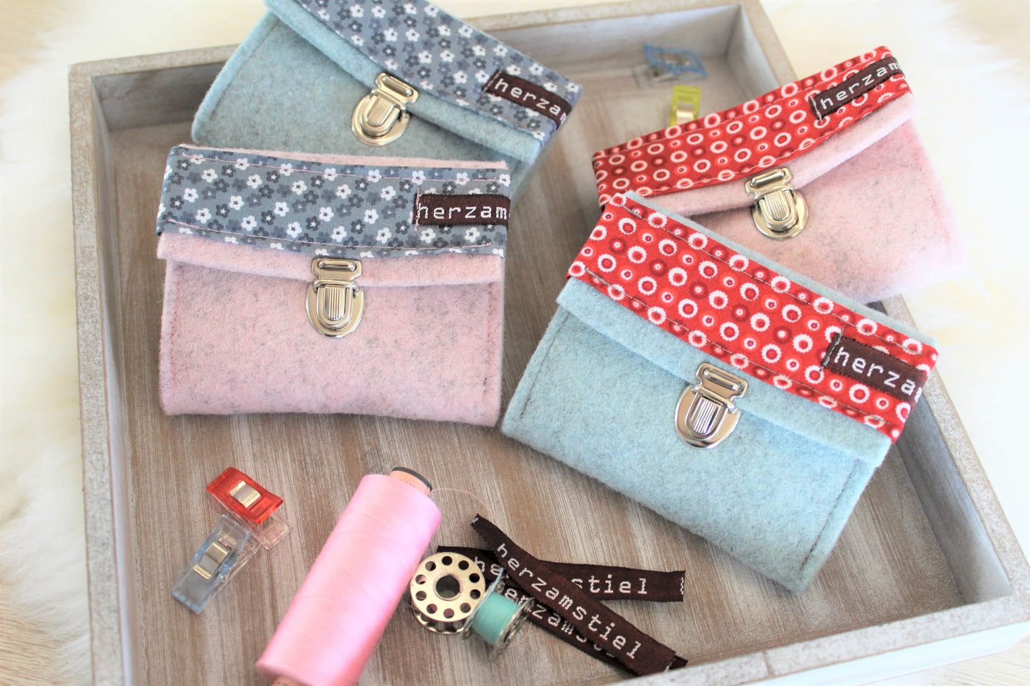 Liebevoll handgenähte Geldbörse aus besonders hochwertigen Wollfilz mit viel Liebe für Dich einzigartig angefertigt in Deutschland