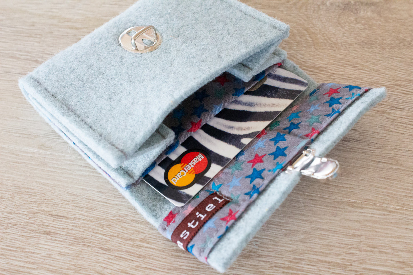 Liebevoll handgenähte Geldbörse aus besonders hochwertigen Wollfilz mit viel Liebe für Dich einzigartig angefertigt in Deutschland