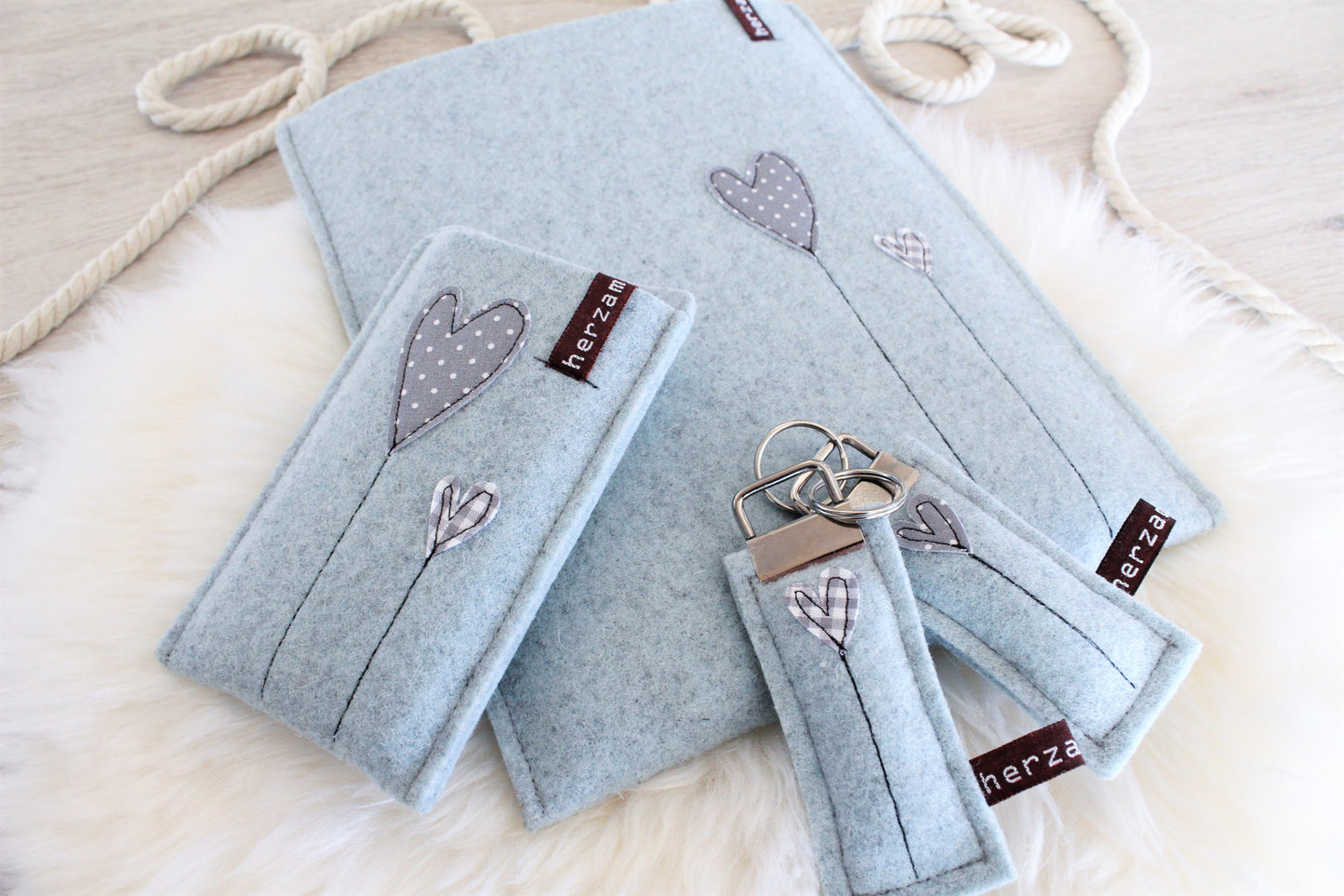 Tablethülle nach Wunschmaß mint aus hochwertigen Wollfilz handgenäht in Deutschland