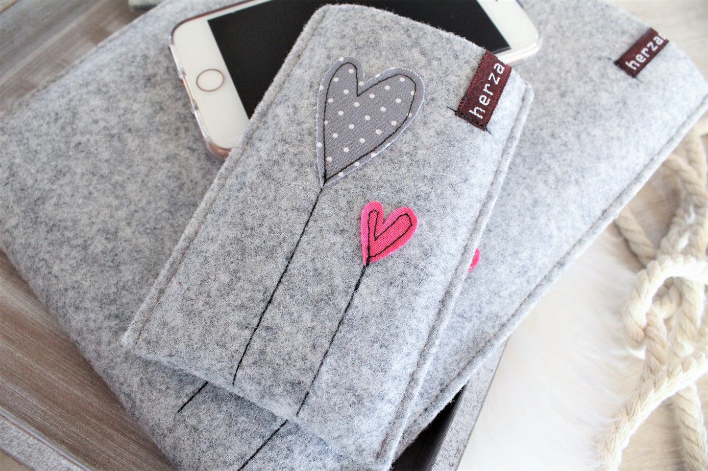 Handytasche Handyhülle nach Wunschmaß aus hochwertigen Wollfilz handgenäht in Deutschland