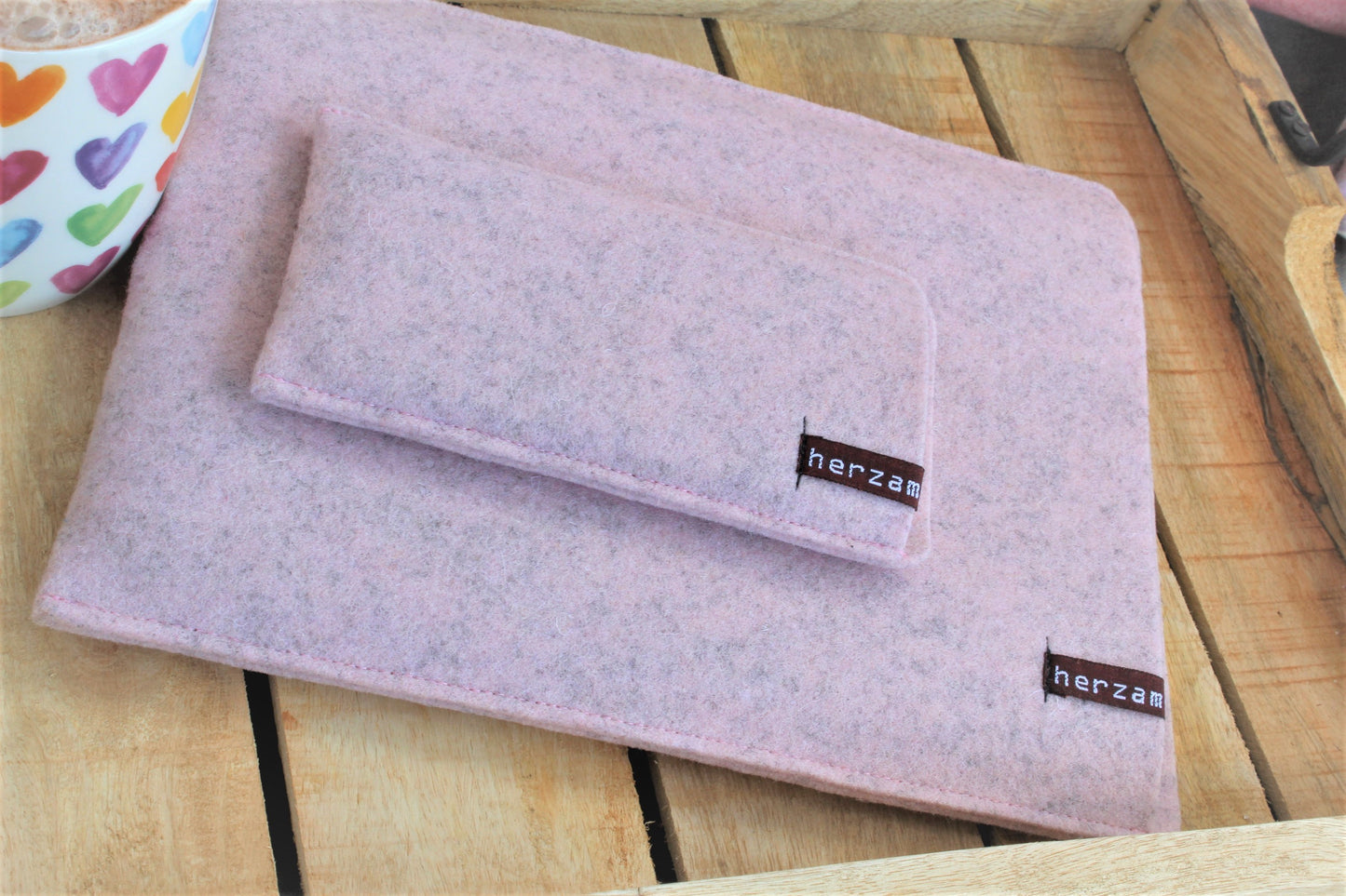 Handytasche Handyhülle nach Wunschmaß aus hochwertigen Wollfilz handgenäht in Deutschland