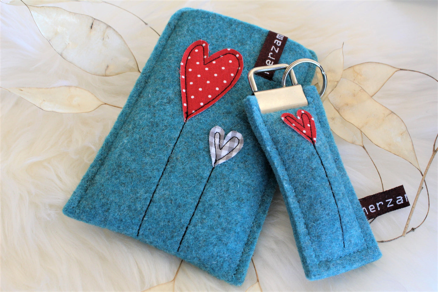 Handytasche Handyhülle nach Wunschmaß aus hochwertigen Wollfilz handgenäht in Deutschland