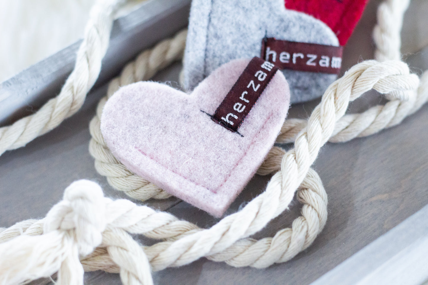 Lesezeichen rosa Herz zum Aufstecken aus hochwertigen Wollfilz handgenäht in Deutschland