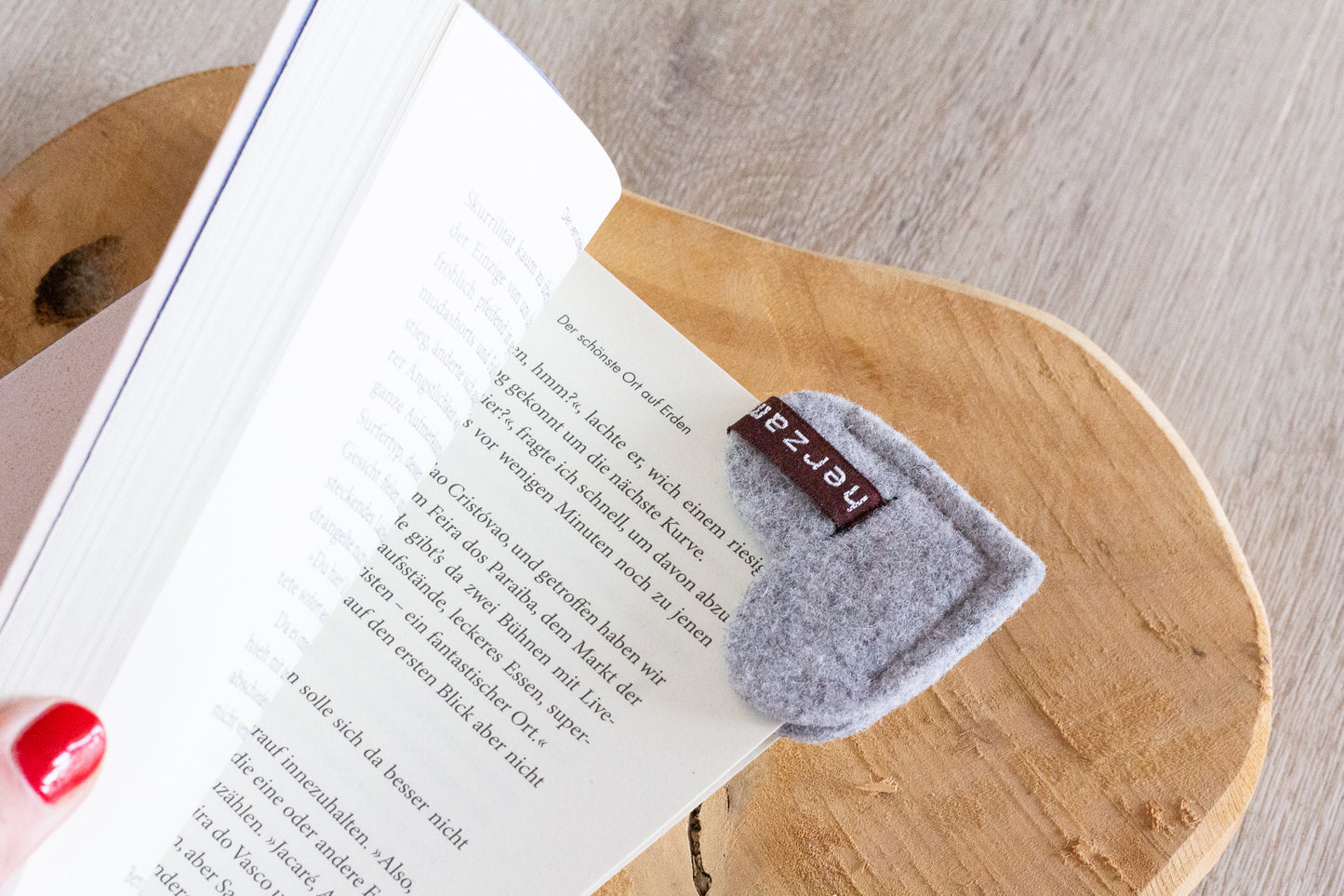 Lesezeichen pink Herz zum Aufstecken aus hochwertigen Wollfilz handgenäht in Deutschland