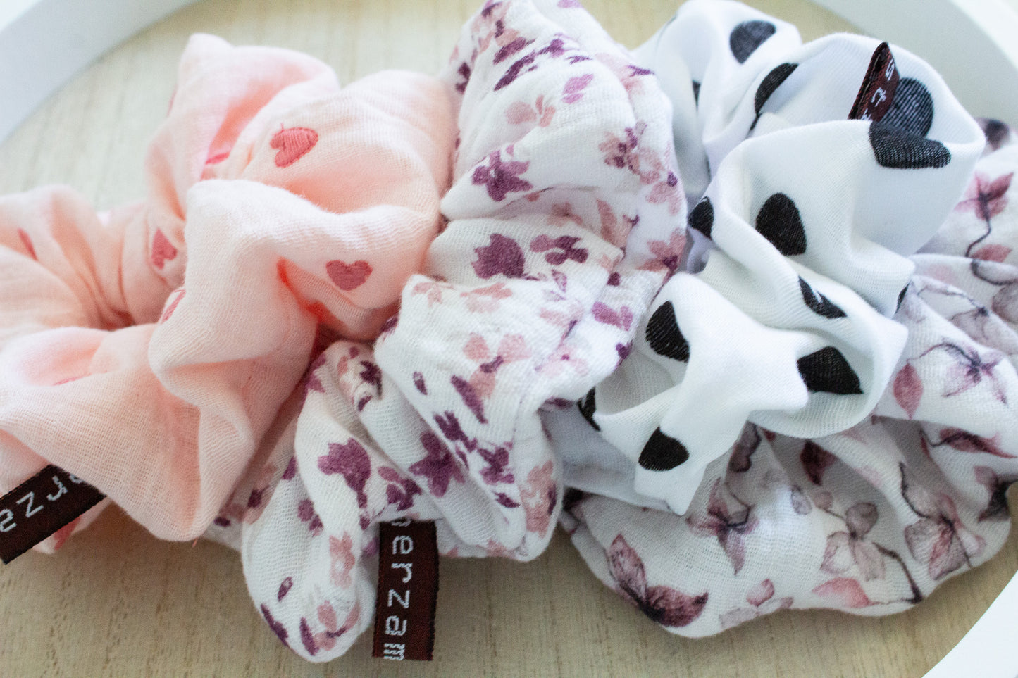 Haargummi Scrunchie aus hochwertigen Musselin handmade in Deutschland