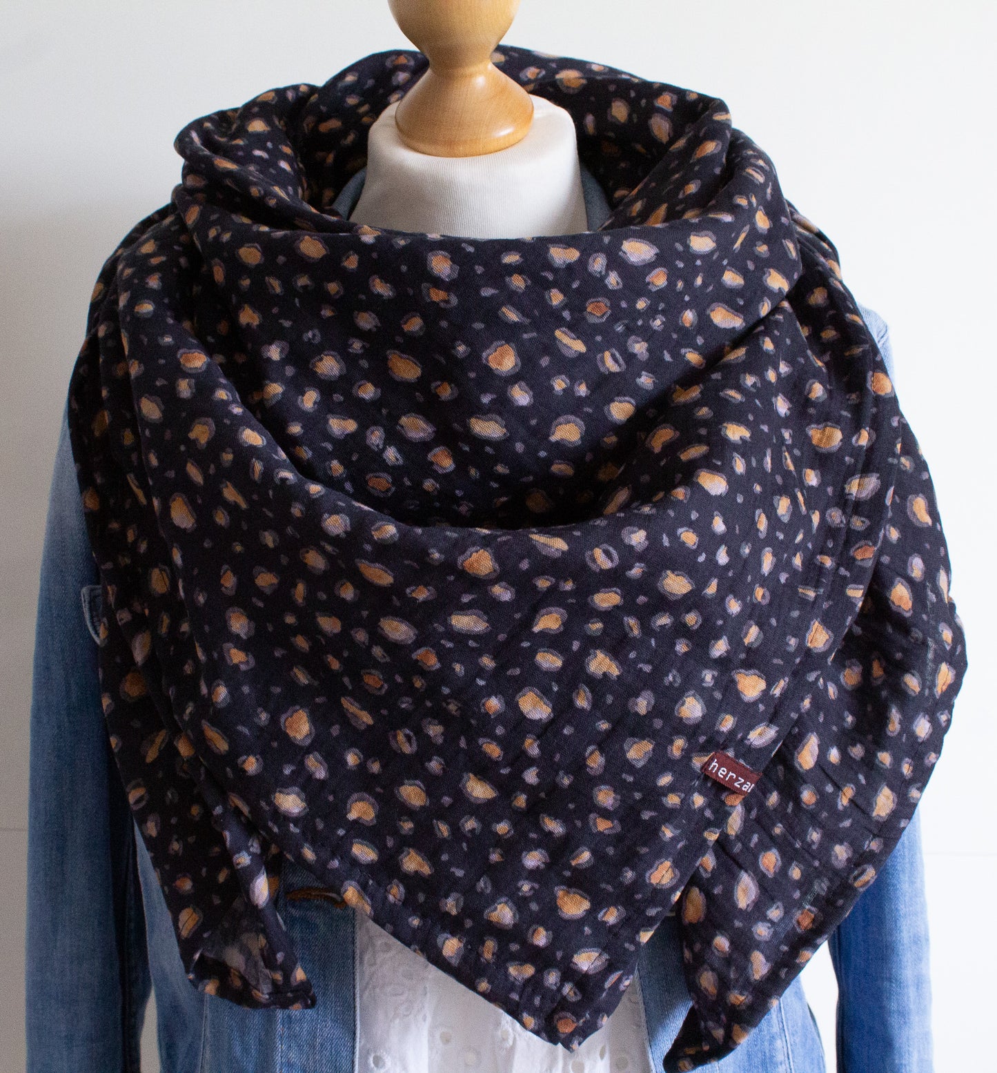 Handgenähtes XXL-Musselintuch für Erwachsene aus besonders kuschelig weichen Baumwollmusselin mit viel Liebe für Dich einzigartig angefertigt in Deutschland