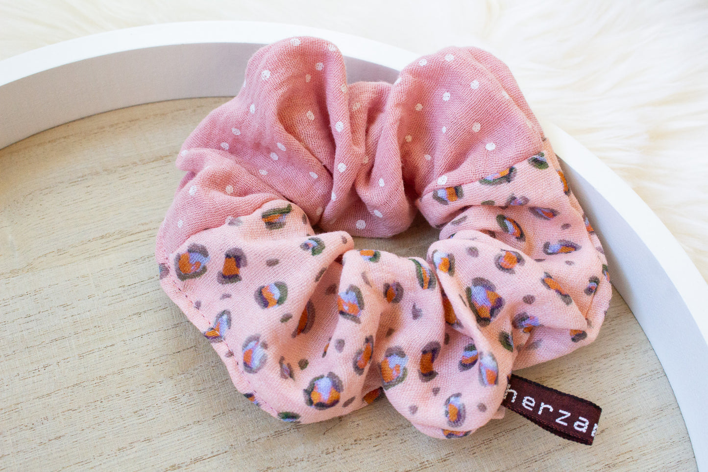 Haargummi Scrunchie aus hochwertigen Musselin handmade in Deutschland