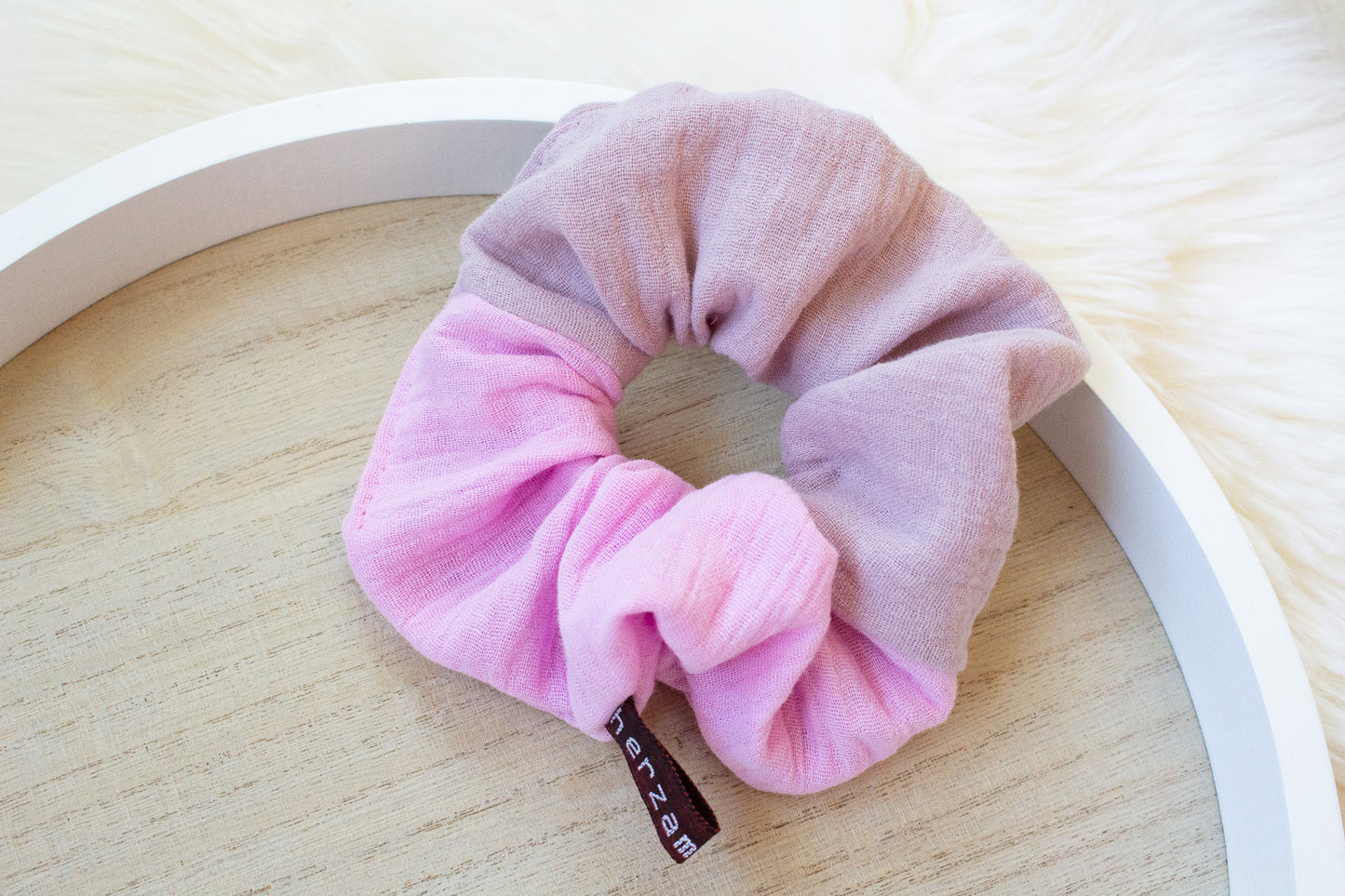 Haargummi Scrunchie aus hochwertigen Musselin handmade in Deutschland