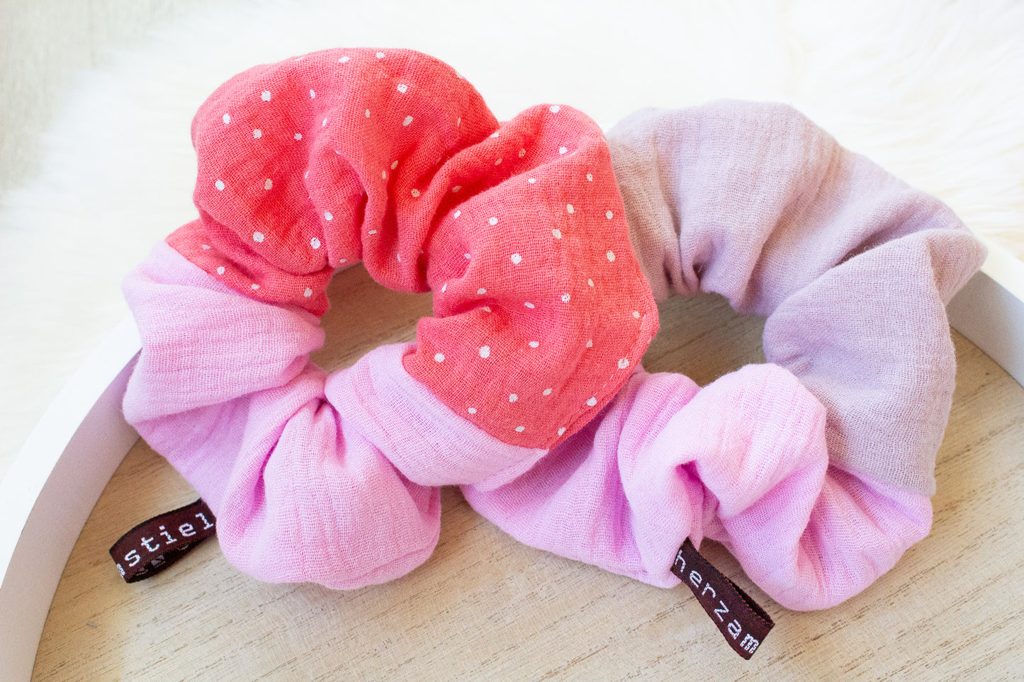 Haargummi Scrunchie aus hochwertigen Musselin handmade in Deutschland