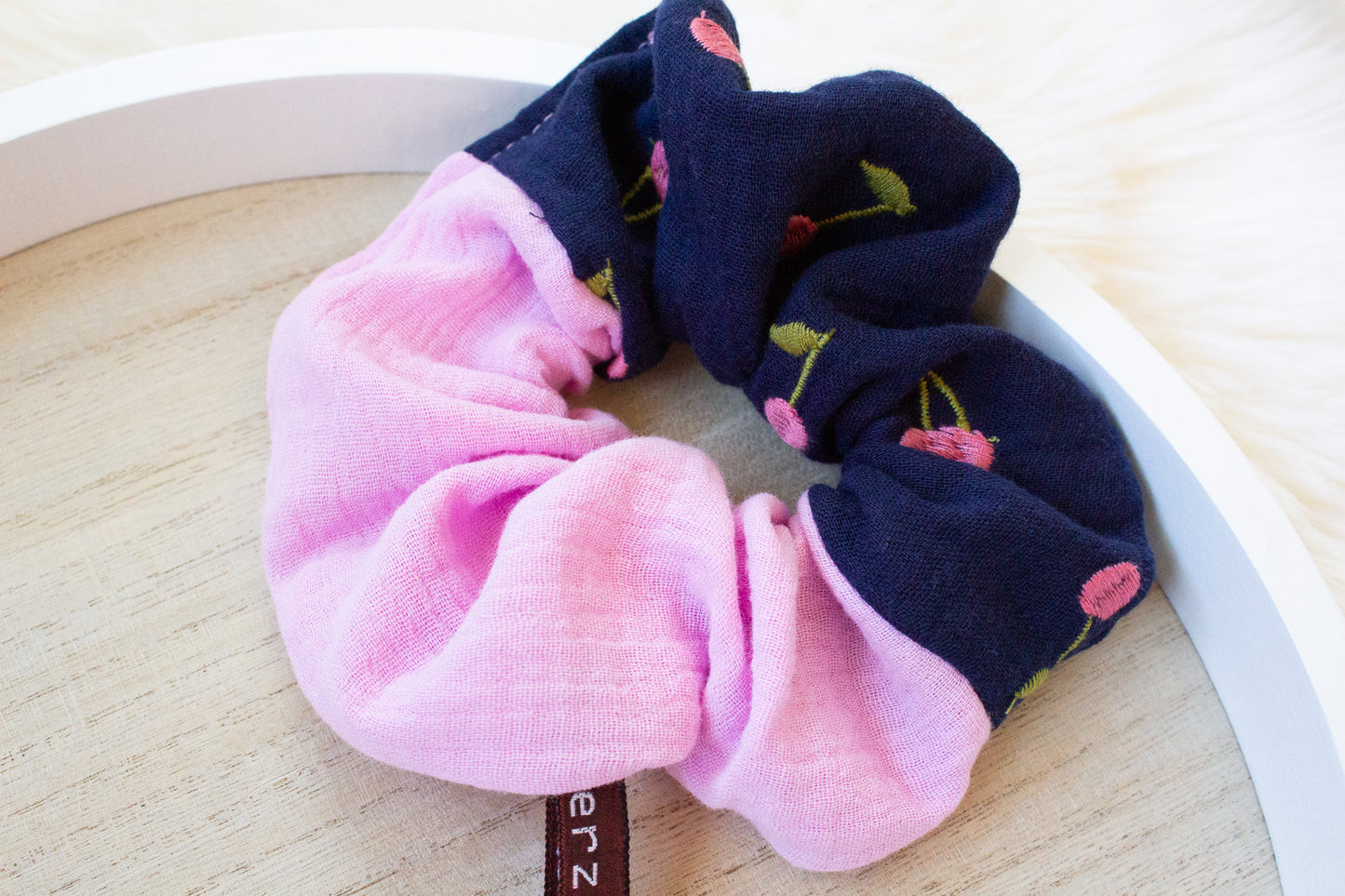 Haargummi Scrunchie aus hochwertigen Musselin handmade in Deutschland