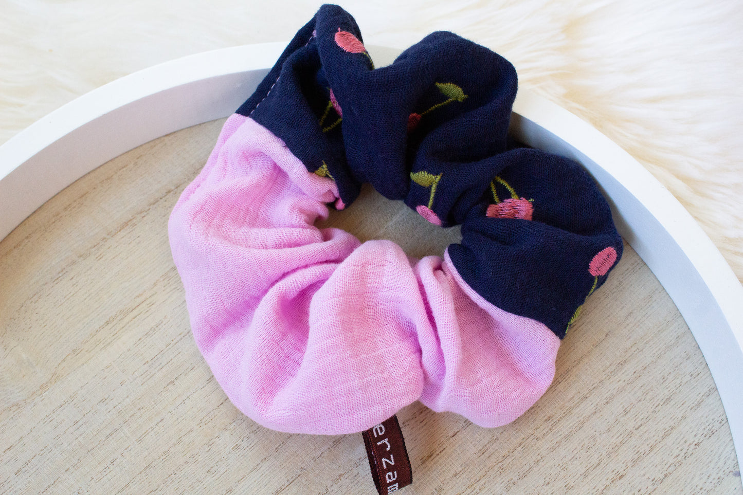 Haargummi Scrunchie aus hochwertigen Musselin handmade in Deutschland