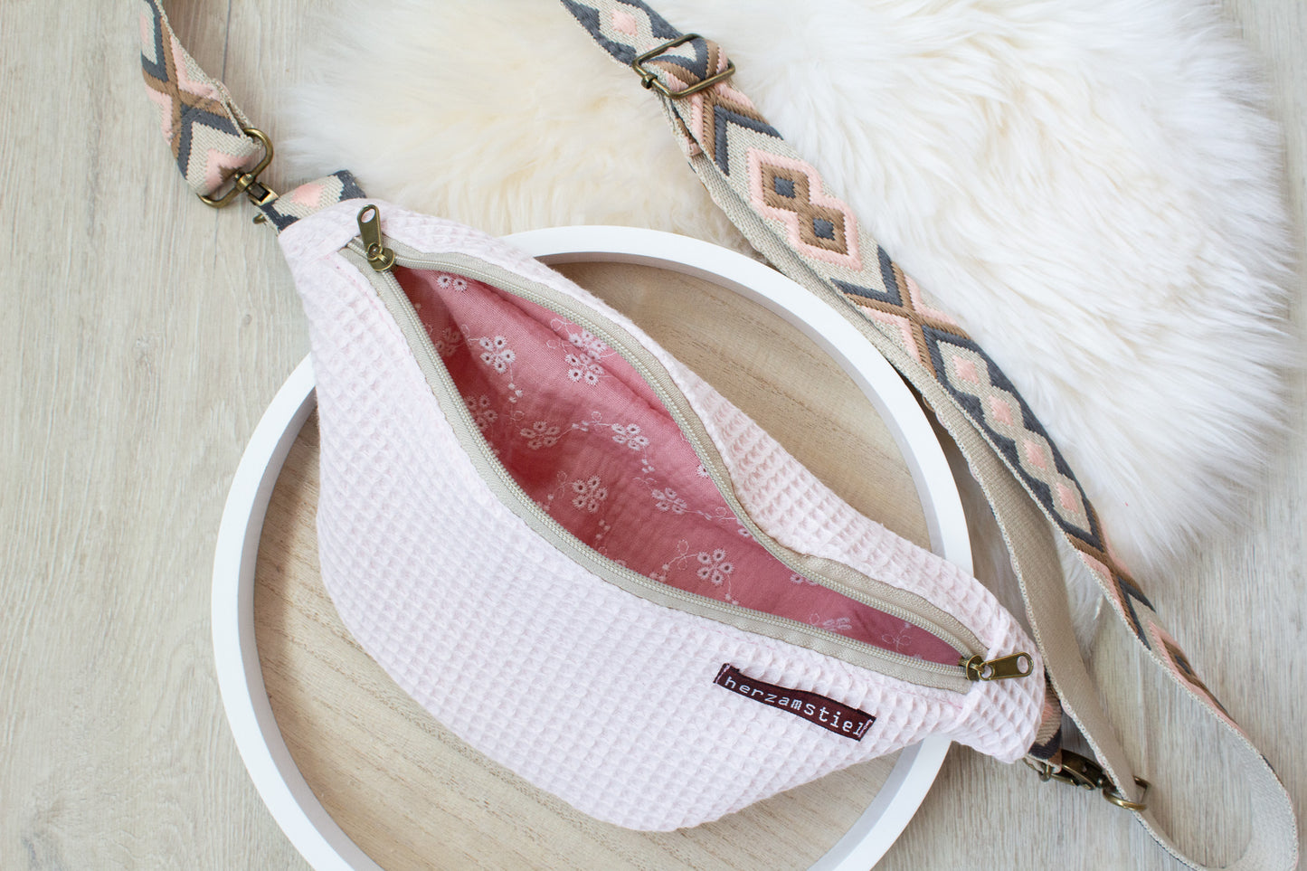 Bauchtasche hellrosa aus Waffelpiqué und Musselin