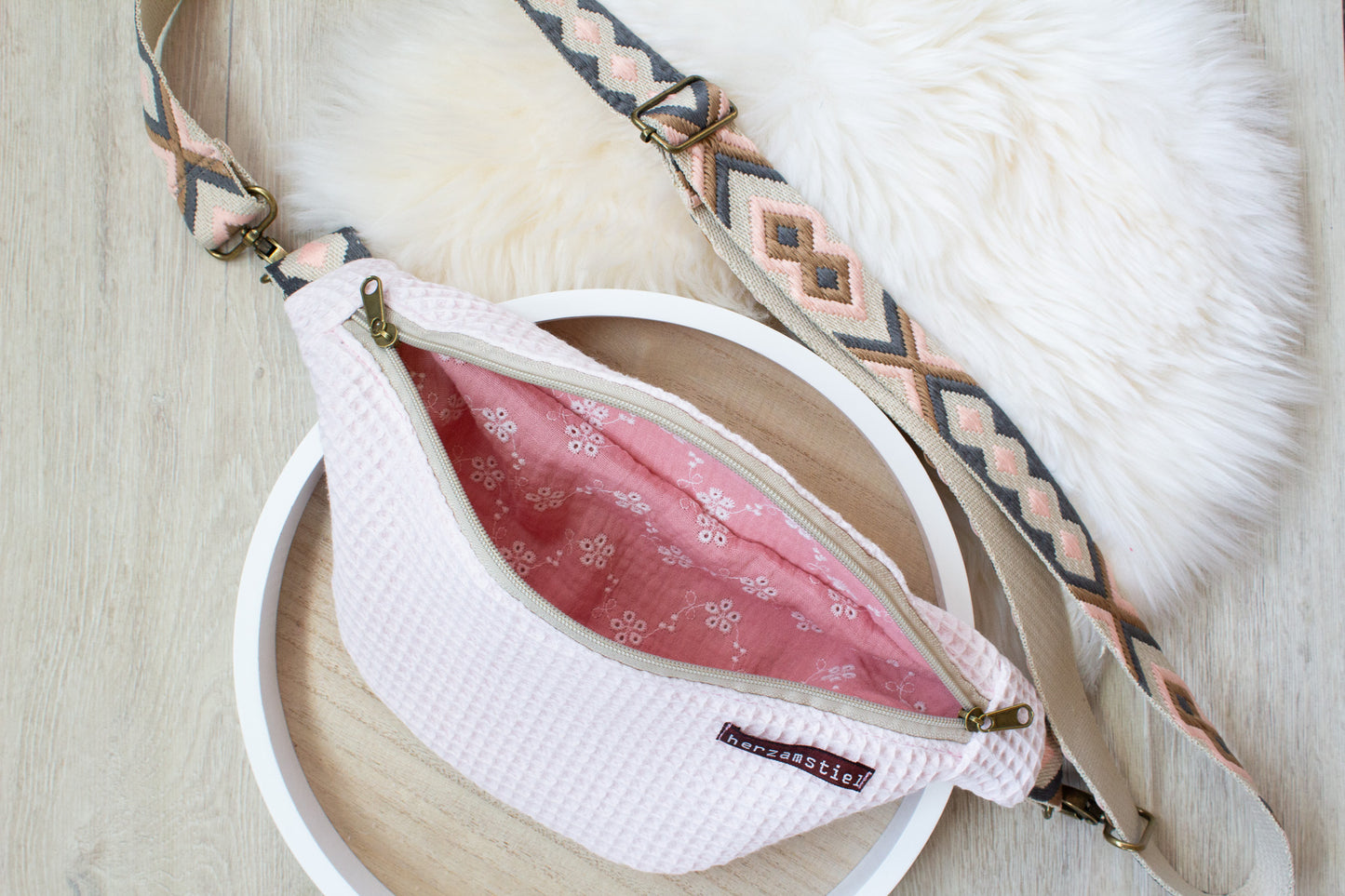 Bauchtasche hellrosa aus Waffelpiqué und Musselin