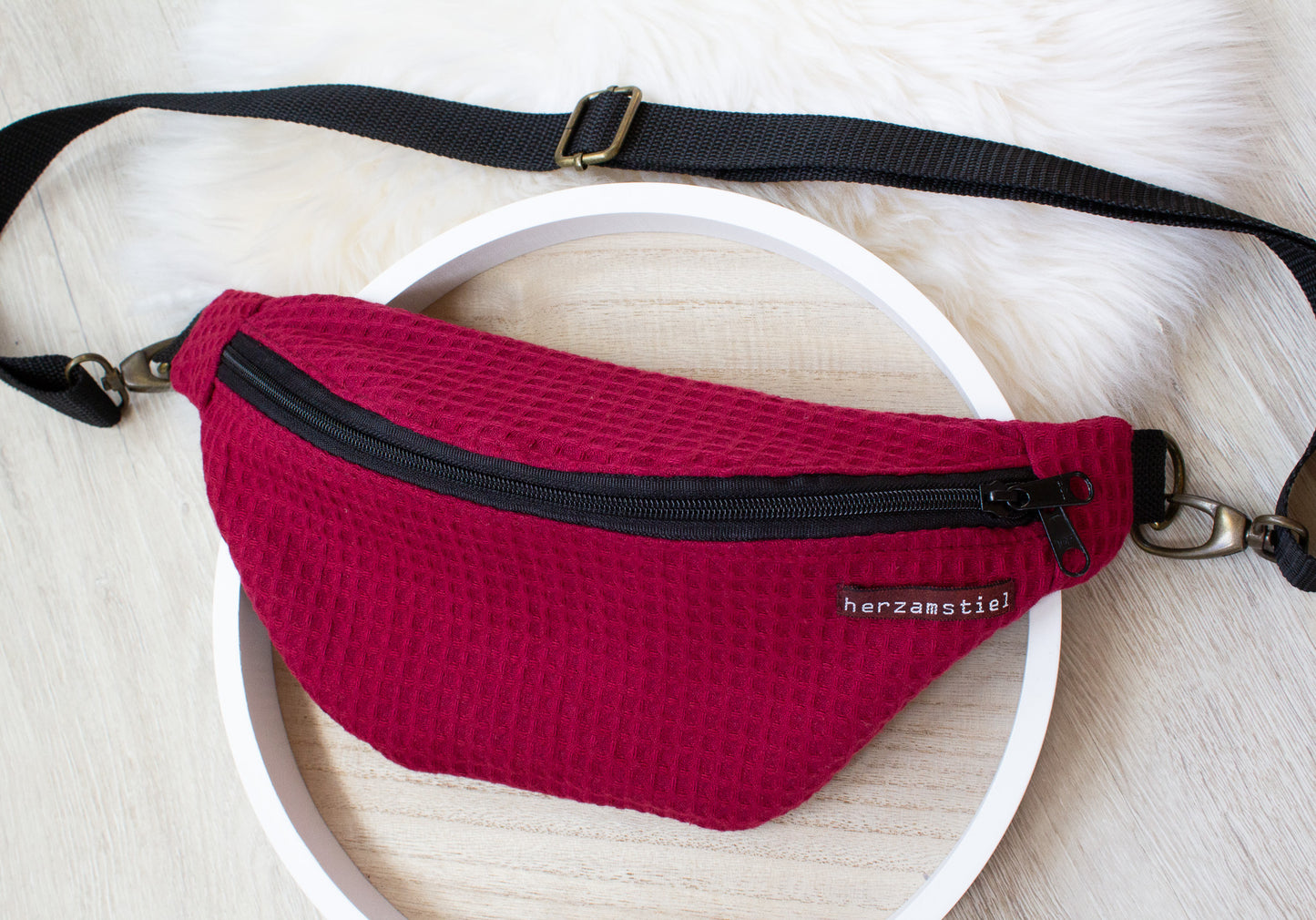 Bauchtasche dunkelrot aus hochwertigen Waffelpiqué und Musselin