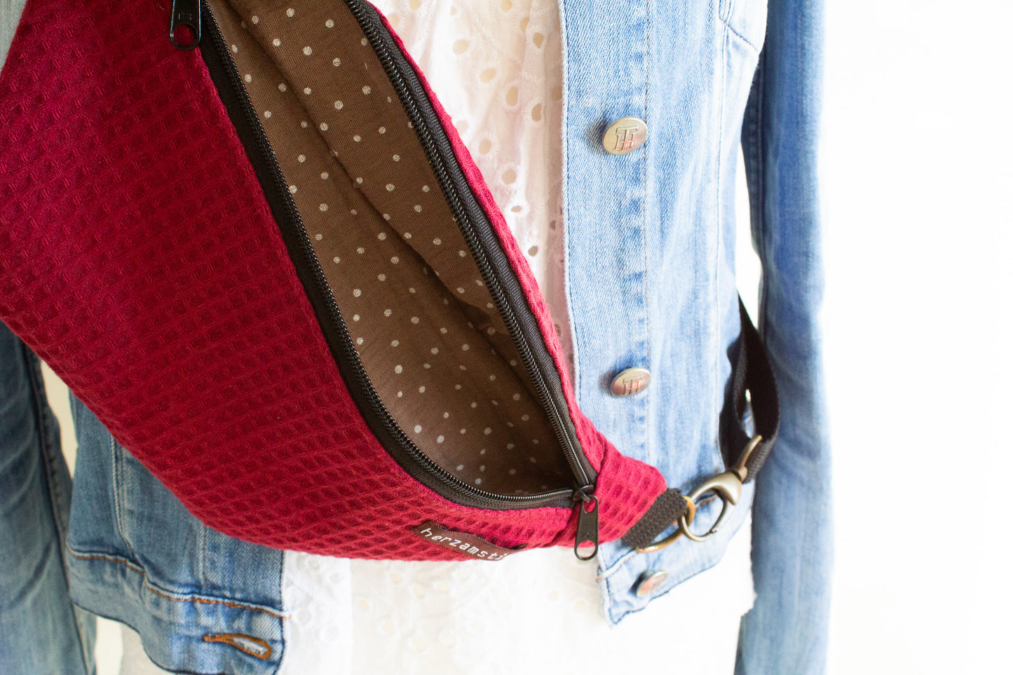 Bauchtasche dunkelrot aus hochwertigen Waffelpiqué und Musselin