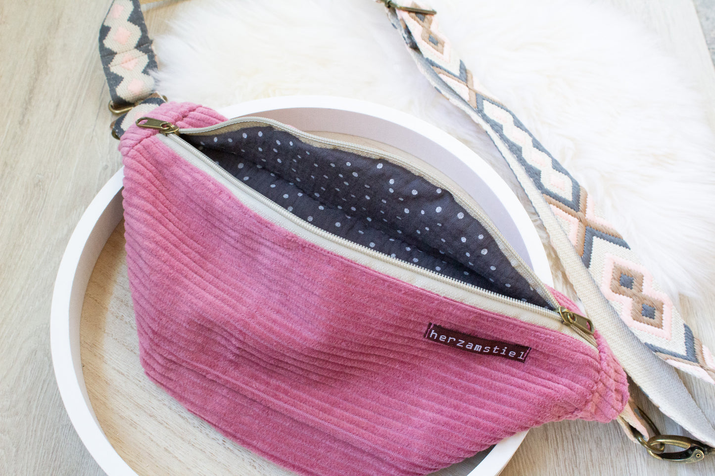 Bauchtasche rosé aus weichem Cord und Musselin