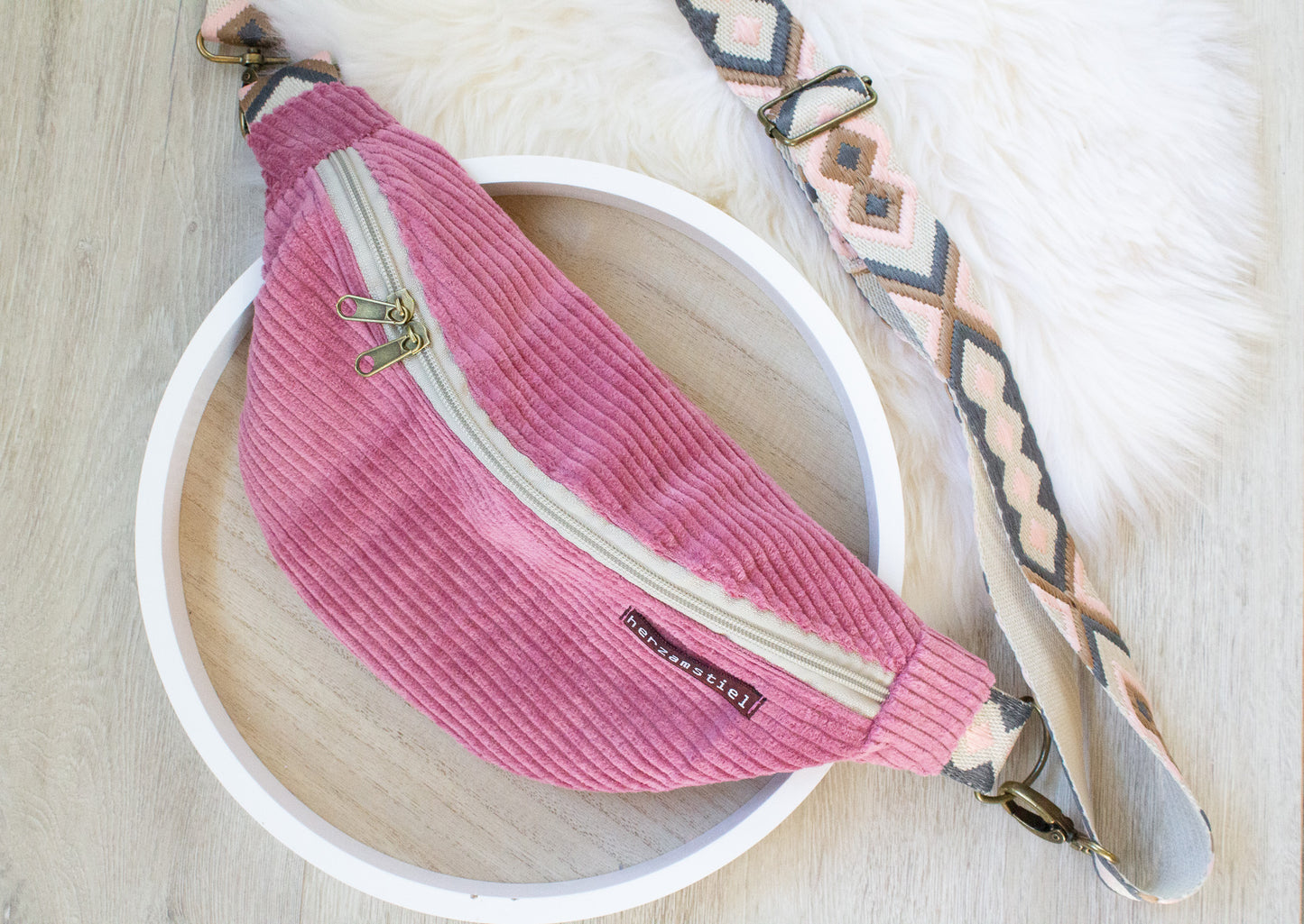 Bauchtasche rosé aus weichem Cord und Musselin