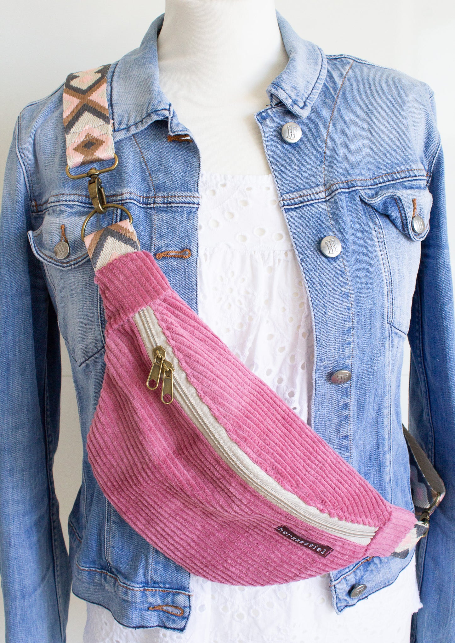 Bauchtasche rosé aus weichem Cord und Musselin
