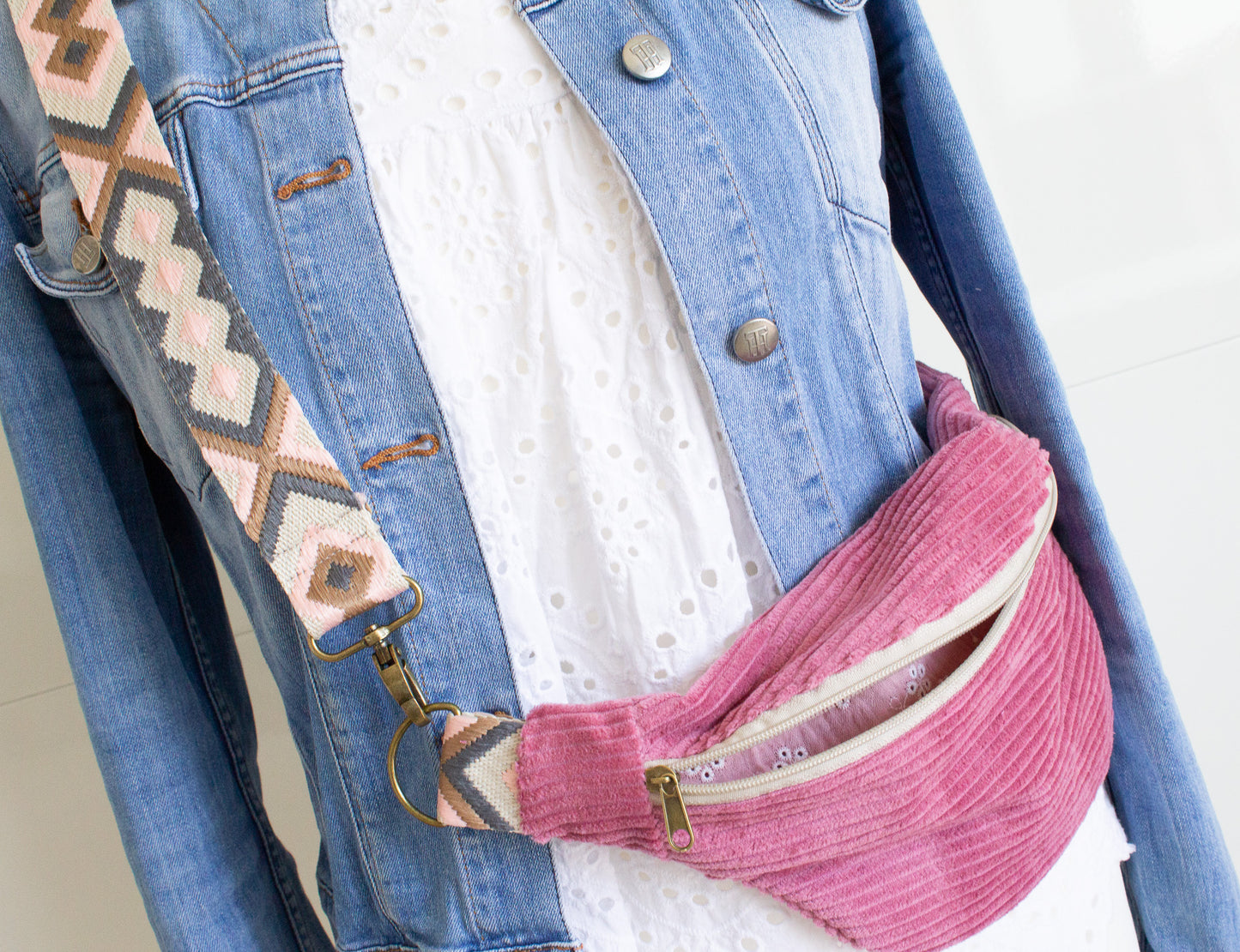 Bauchtasche rosé aus weichem Cord und Musselin