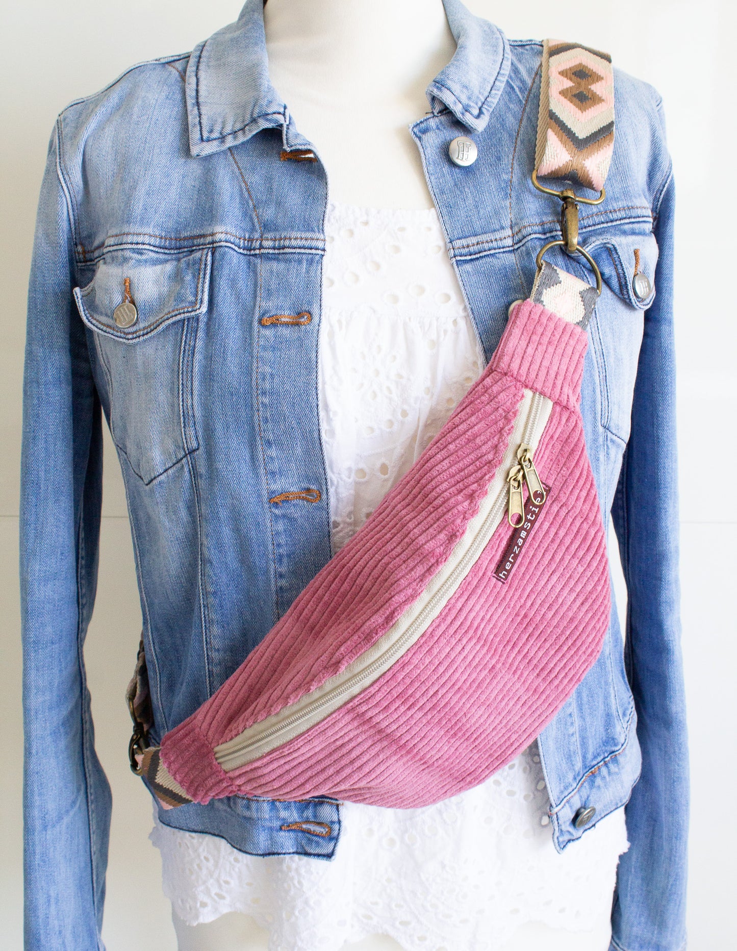 Bauchtasche rosé aus weichem Cord und Musselin
