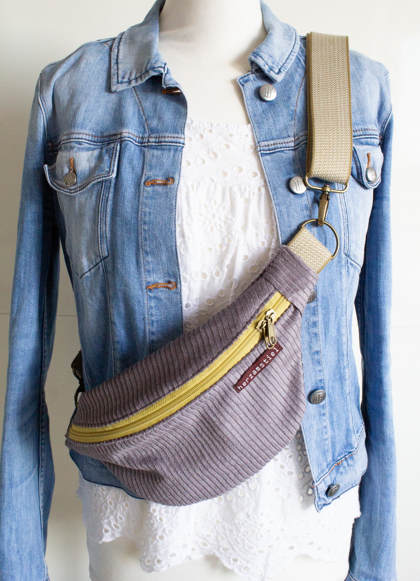 Bauchtasche taupe aus weichem Cord und Musselin