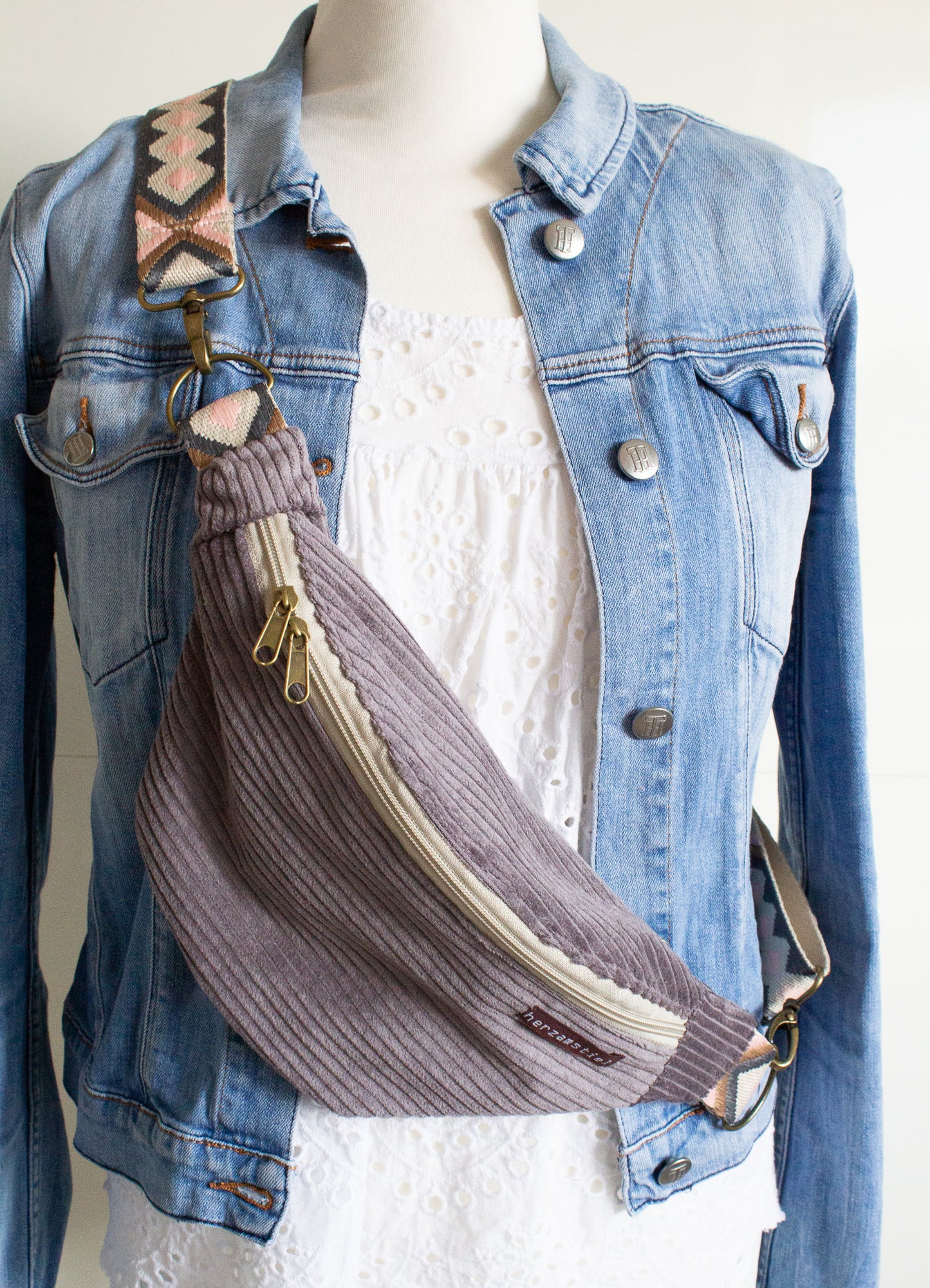 Bauchtasche taupe aus weichem Cord und Musselin