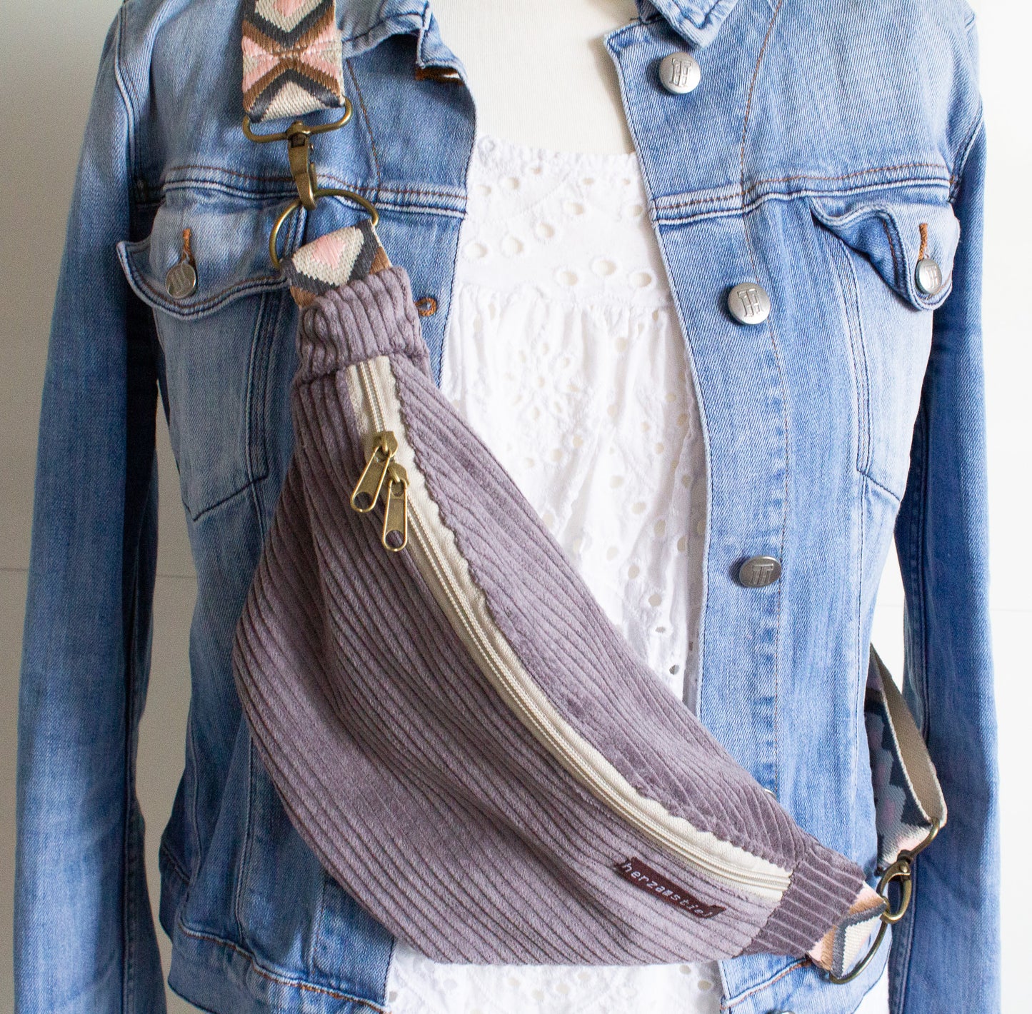 Bauchtasche taupe aus weichem Cord und Musselin