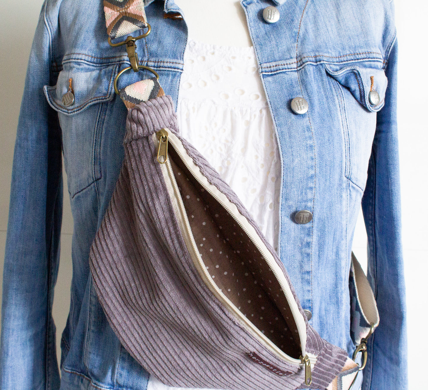 Bauchtasche taupe aus weichem Cord und Musselin