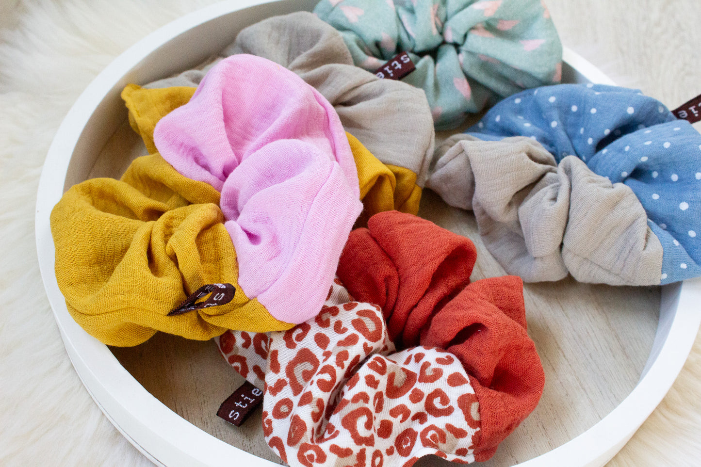 Haargummi Scrunchie aus hochwertigen Musselin handmade in Deutschland