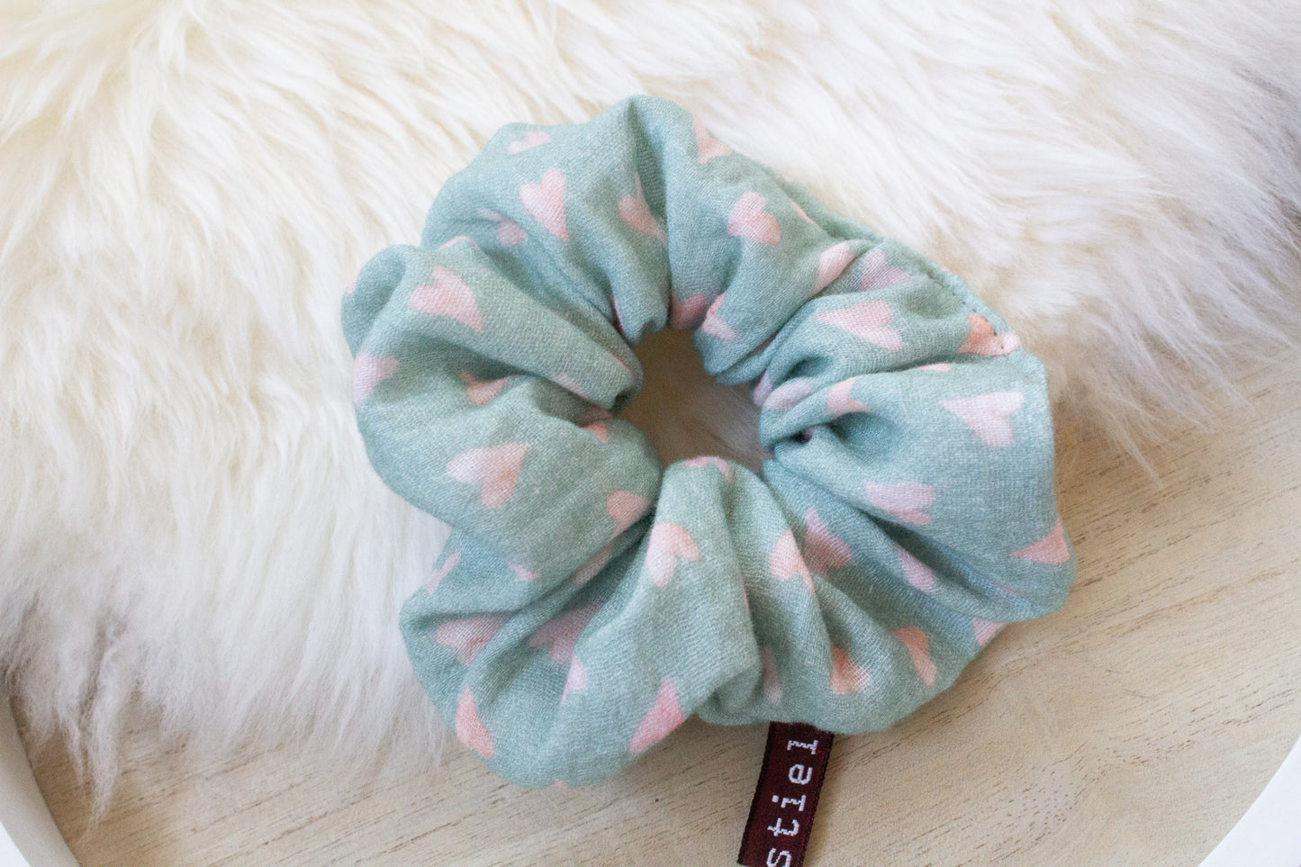 Haargummi Scrunchie aus hochwertigen Musselin handmade in Deutschland