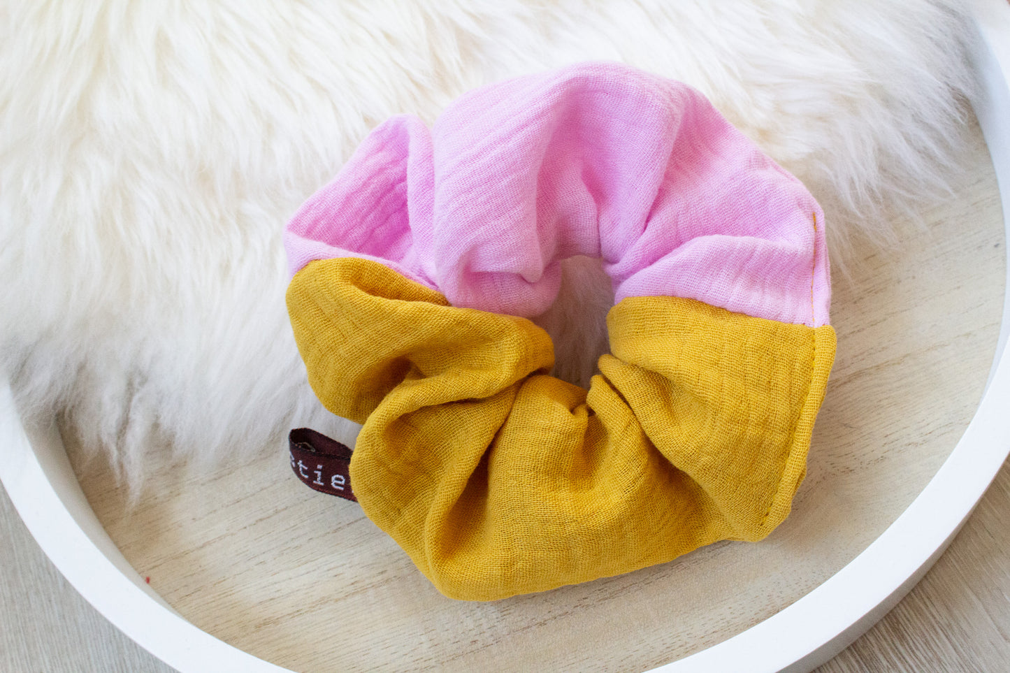 Haargummi Scrunchie aus hochwertigen Musselin handmade in Deutschland