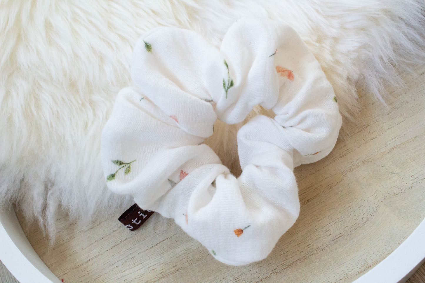 Haargummi Scrunchie aus hochwertigen Musselin handmade in Deutschland