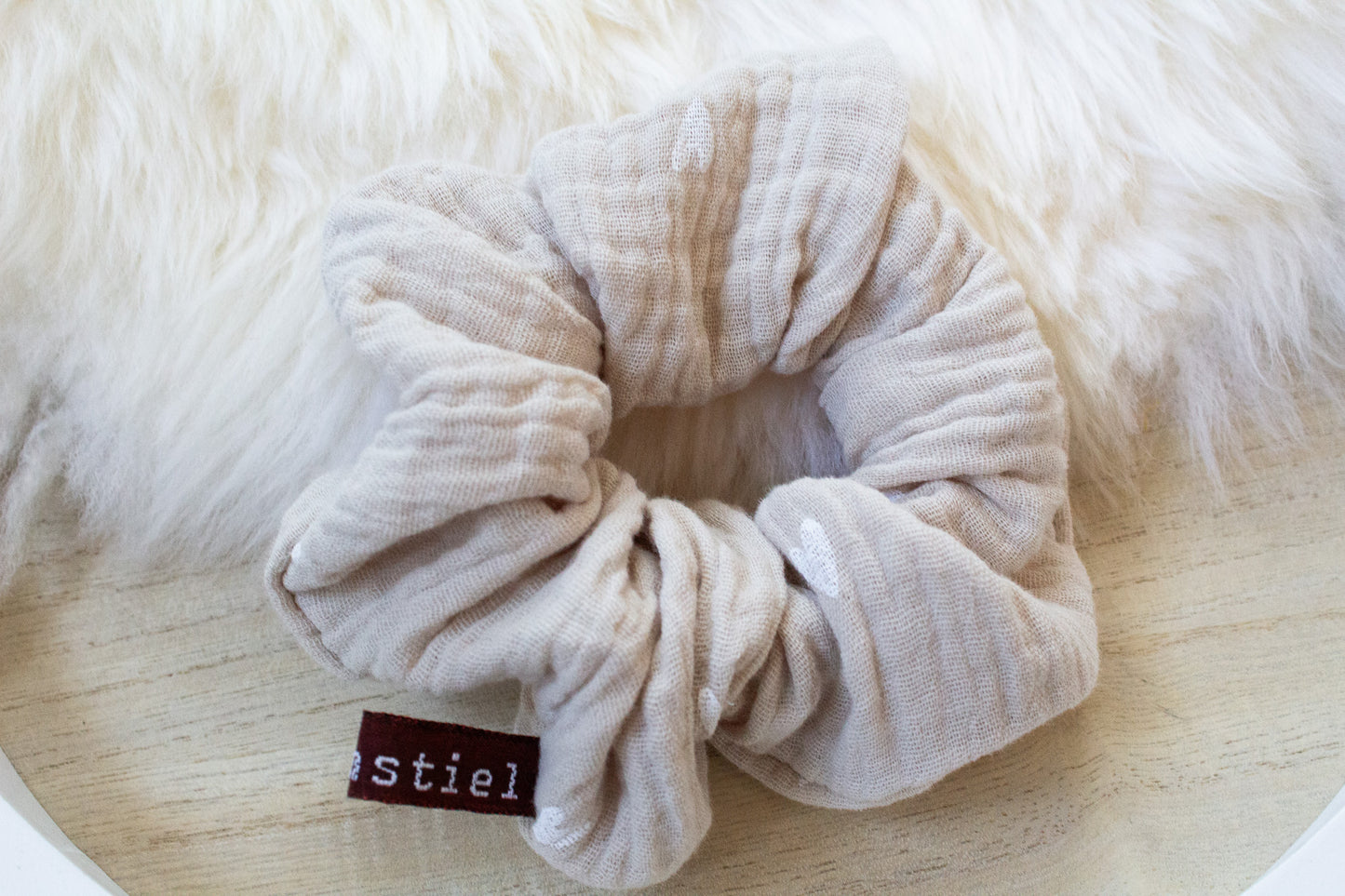 Haargummi Scrunchie aus hochwertigen Musselin handmade in Deutschland