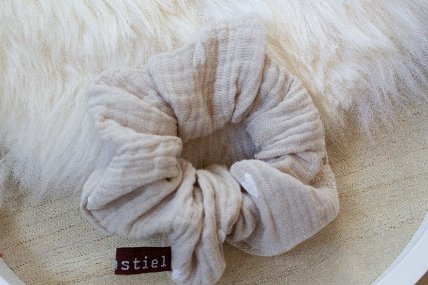 Haargummi Scrunchie aus hochwertigen Musselin handmade in Deutschland