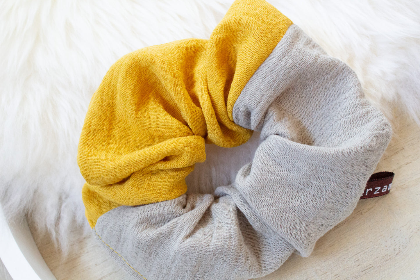 Haargummi Scrunchie aus hochwertigen Musselin handmade in Deutschland