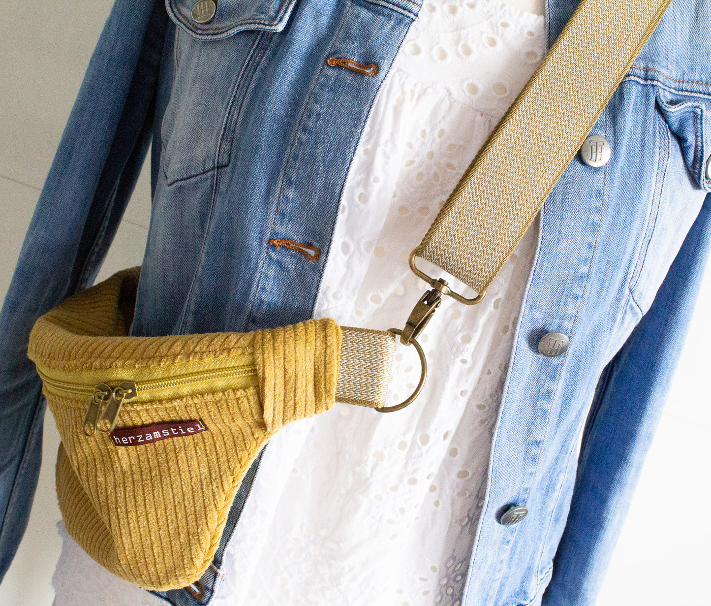 Bauchtasche senf aus weichem Cord und Musselin